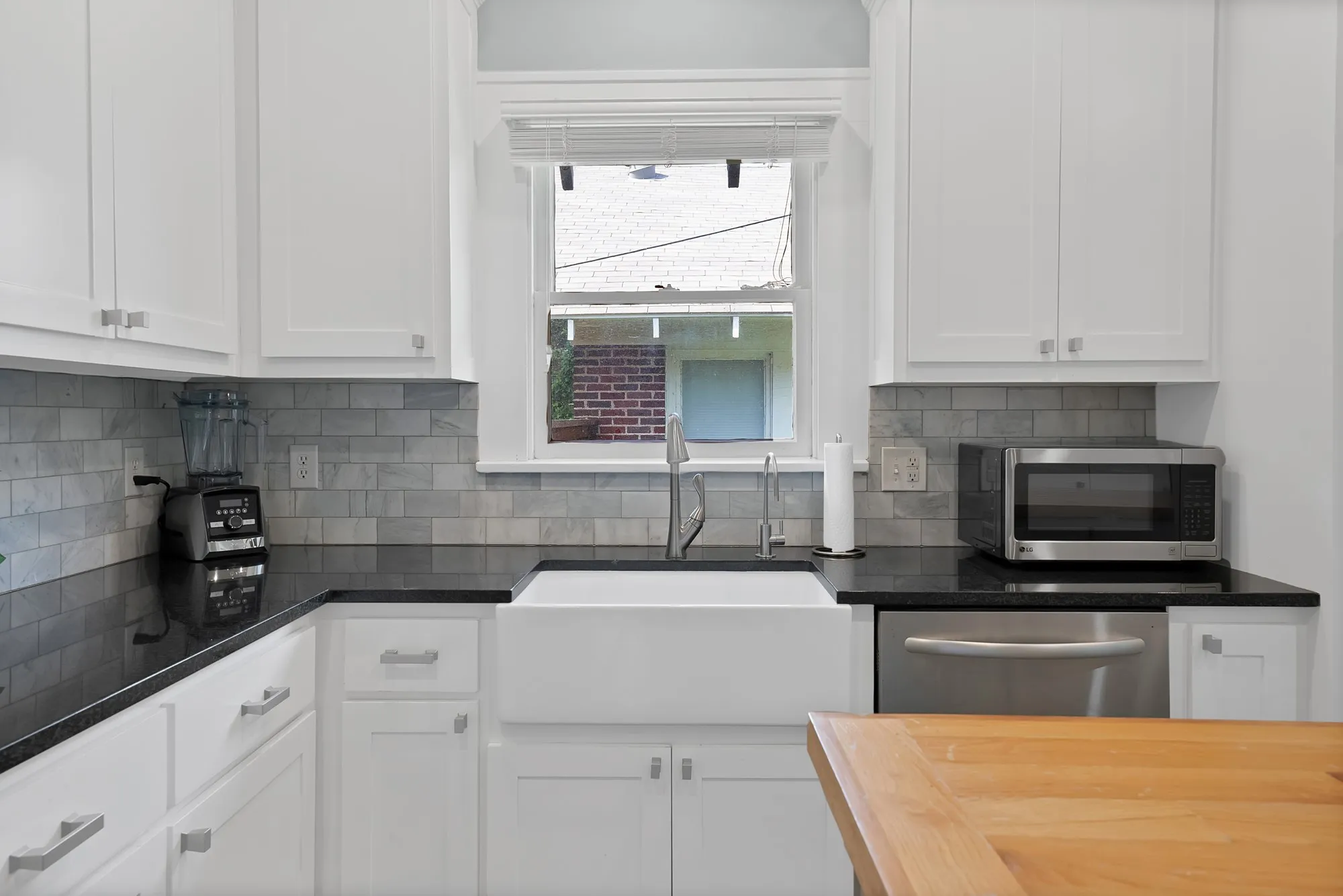 Single Family Residence For Rent in Tarrant County , 2305 W Rosedale Street S, Fort Worth, Texas 76110, 3 Bedroom, 2 Bathroom, 2 Garage spaces, 1,536 Sqft, built in 1919, mls#21392506, Real Estate Agent in Fort Worth, Homes For Rent in Tarrant county, Homes For Rent in Fort Worth, Realtor in Fort Worth Texas, Real Estate Brokerage Independent Realty Texas, Luminita Cordes Realtor