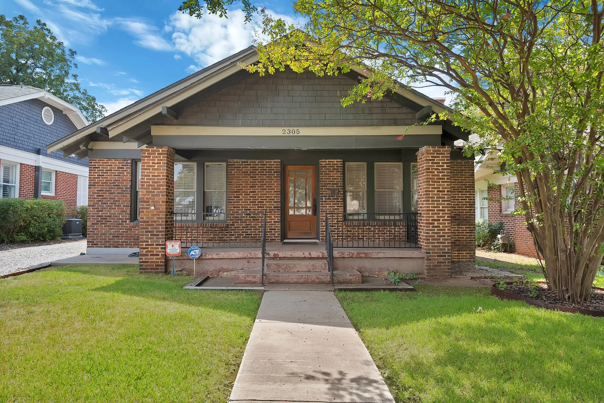 Single Family Residence For Rent in Tarrant County , 2305 W Rosedale Street S, Fort Worth, Texas 76110, 3 Bedroom, 2 Bathroom, 2 Garage spaces, 1,536 Sqft, built in 1919, mls#21392506, Real Estate Agent in Fort Worth, Homes For Rent in Tarrant county, Homes For Rent in Fort Worth, Realtor in Fort Worth Texas, Real Estate Brokerage Independent Realty Texas, Luminita Cordes Realtor
