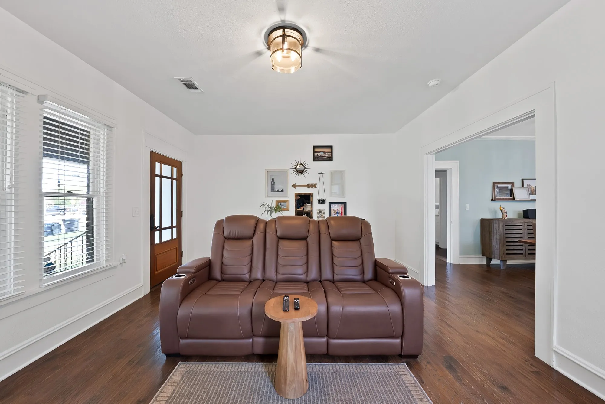Single Family Residence For Rent in Tarrant County , 2305 W Rosedale Street S, Fort Worth, Texas 76110, 3 Bedroom, 2 Bathroom, 2 Garage spaces, 1,536 Sqft, built in 1919, mls#21392506, Real Estate Agent in Fort Worth, Homes For Rent in Tarrant county, Homes For Rent in Fort Worth, Realtor in Fort Worth Texas, Real Estate Brokerage Independent Realty Texas, Luminita Cordes Realtor