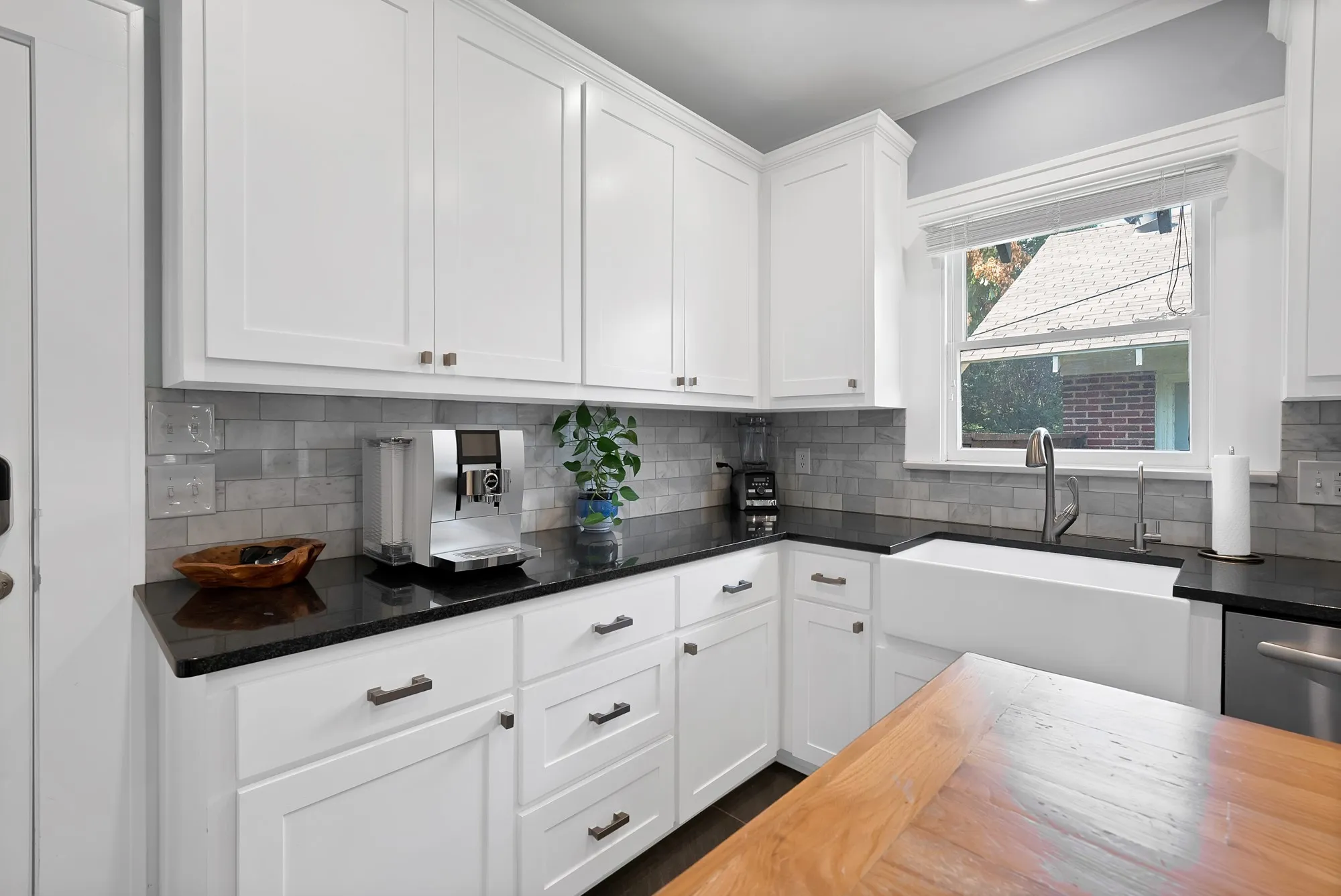 Single Family Residence For Rent in Tarrant County , 2305 W Rosedale Street S, Fort Worth, Texas 76110, 3 Bedroom, 2 Bathroom, 2 Garage spaces, 1,536 Sqft, built in 1919, mls#21392506, Real Estate Agent in Fort Worth, Homes For Rent in Tarrant county, Homes For Rent in Fort Worth, Realtor in Fort Worth Texas, Real Estate Brokerage Independent Realty Texas, Luminita Cordes Realtor