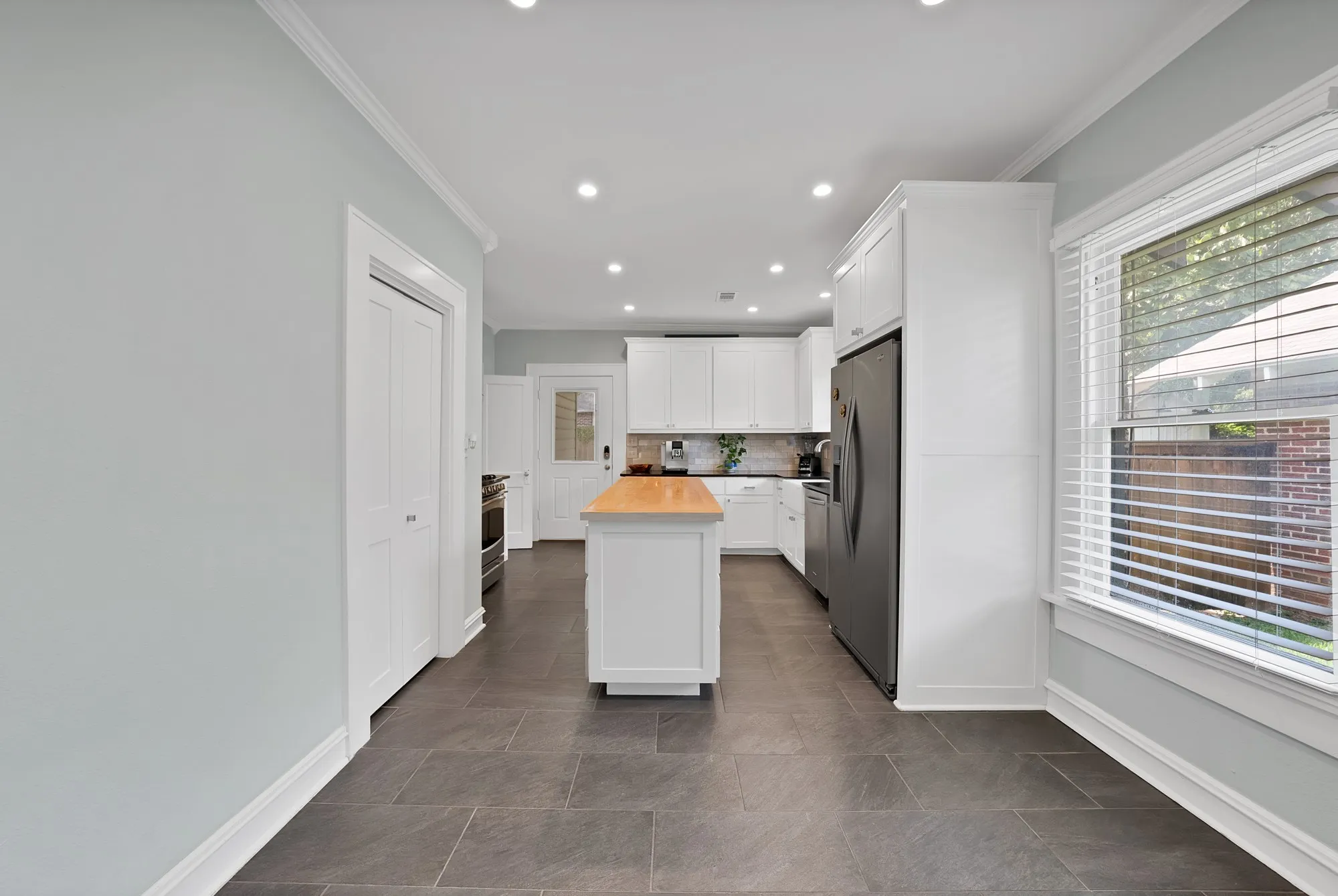 Single Family Residence For Rent in Tarrant County , 2305 W Rosedale Street S, Fort Worth, Texas 76110, 3 Bedroom, 2 Bathroom, 2 Garage spaces, 1,536 Sqft, built in 1919, mls#21392506, Real Estate Agent in Fort Worth, Homes For Rent in Tarrant county, Homes For Rent in Fort Worth, Realtor in Fort Worth Texas, Real Estate Brokerage Independent Realty Texas, Luminita Cordes Realtor