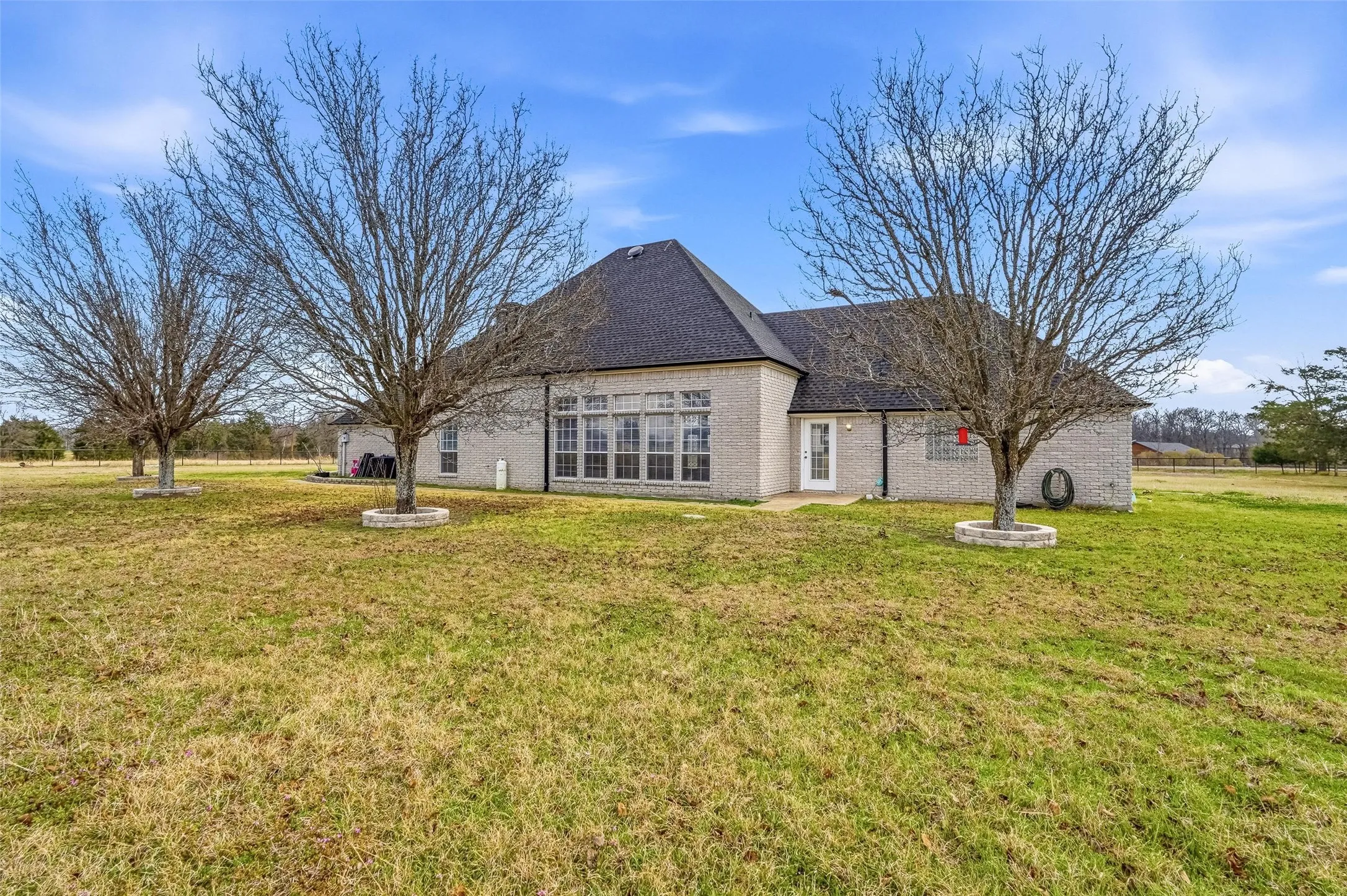 Single Family Residence For Rent in Kaufman County , 10840 Fm 1895, Kemp, Texas 75143, 3 Bedroom, 2 Bathroom, 2 Garage spaces, 2,122 Sqft, built in 2001, mls#21392507, Real Estate Agent in Kemp, Homes For Rent in Kaufman county, Homes For Rent in Kemp, Realtor in Kemp Texas, Real Estate Brokerage Independent Realty Texas, Luminita Cordes Realtor
