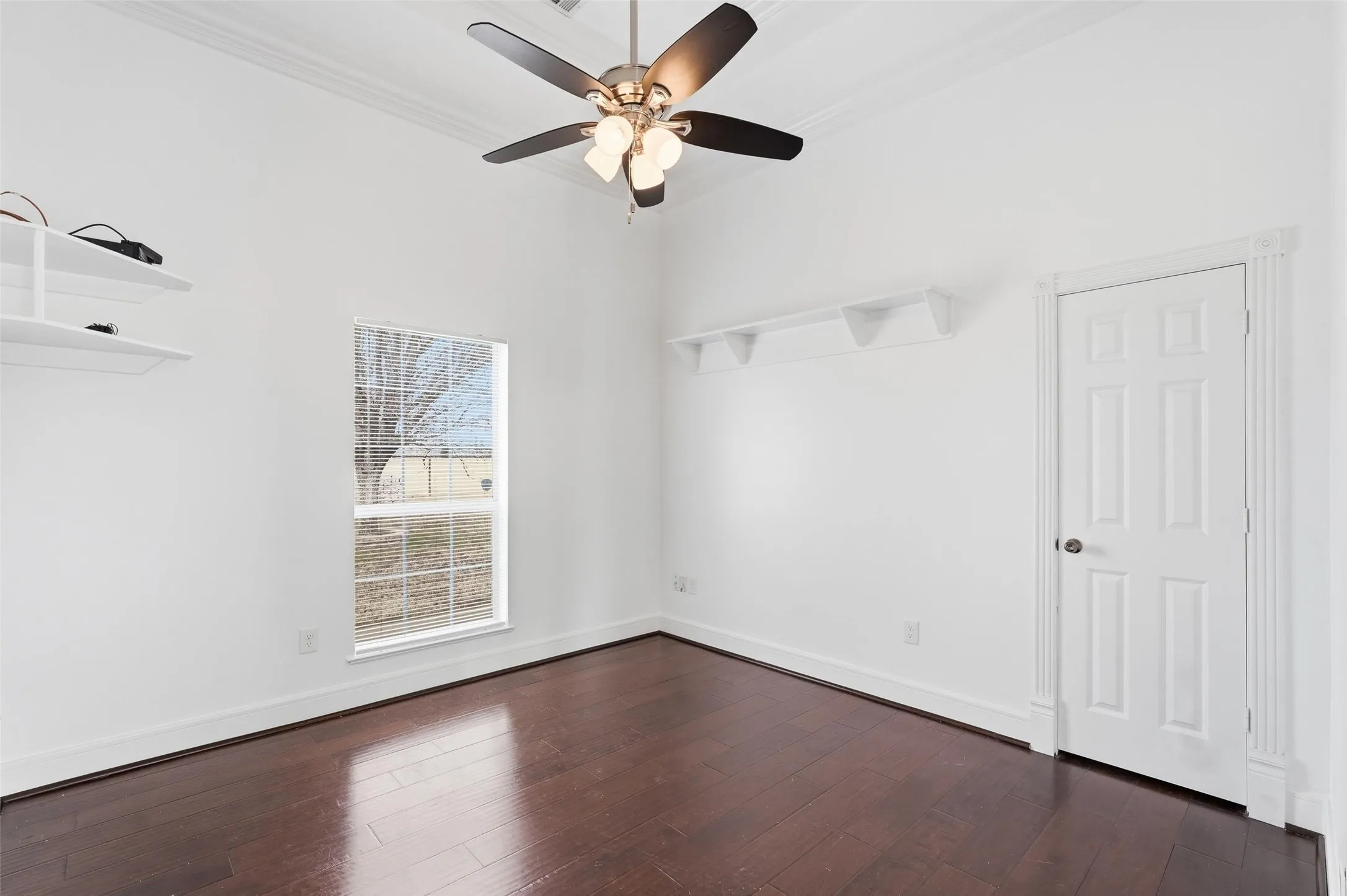 Single Family Residence For Rent in Kaufman County , 10840 Fm 1895, Kemp, Texas 75143, 3 Bedroom, 2 Bathroom, 2 Garage spaces, 2,122 Sqft, built in 2001, mls#21392507, Real Estate Agent in Kemp, Homes For Rent in Kaufman county, Homes For Rent in Kemp, Realtor in Kemp Texas, Real Estate Brokerage Independent Realty Texas, Luminita Cordes Realtor