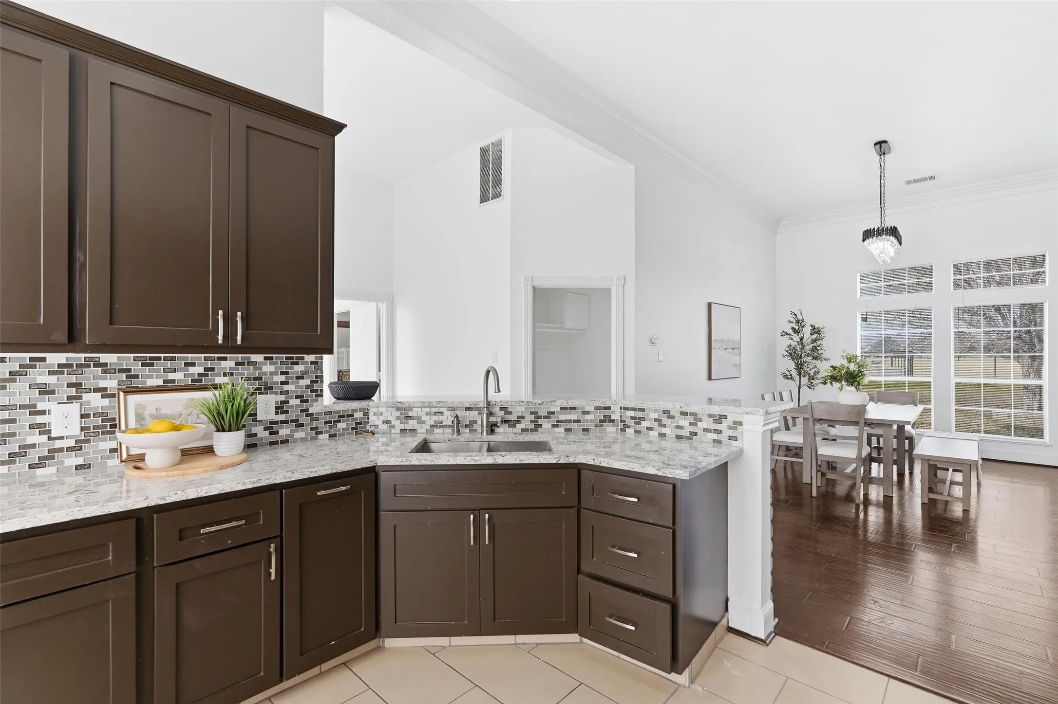 Single Family Residence For Rent in Kaufman County , 10840 Fm 1895, Kemp, Texas 75143, 3 Bedroom, 2 Bathroom, 2 Garage spaces, 2,122 Sqft, built in 2001, mls#21392507, Real Estate Agent in Kemp, Homes For Rent in Kaufman county, Homes For Rent in Kemp, Realtor in Kemp Texas, Real Estate Brokerage Independent Realty Texas, Luminita Cordes Realtor