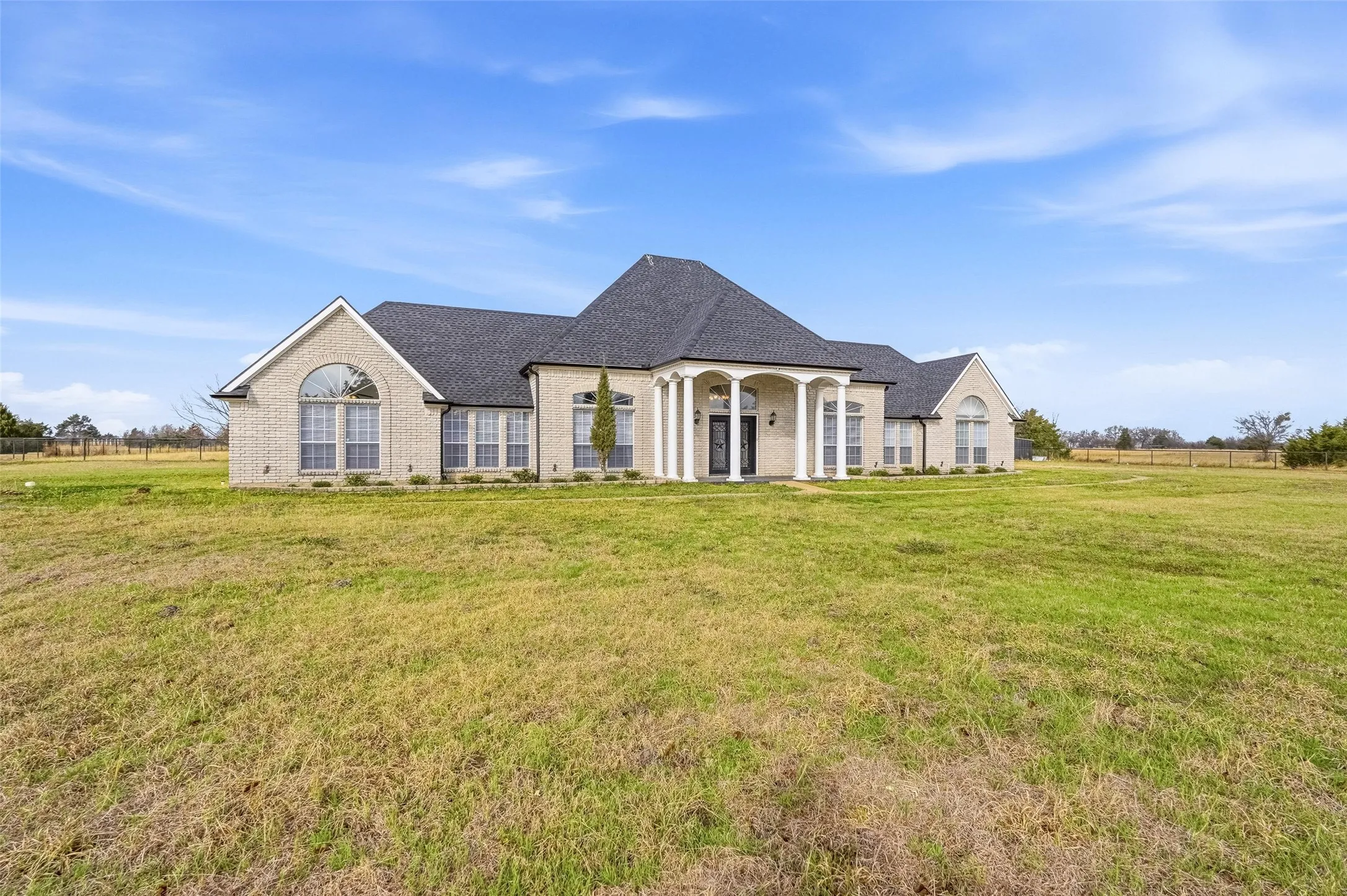Single Family Residence For Rent in Kaufman County , 10840 Fm 1895, Kemp, Texas 75143, 3 Bedroom, 2 Bathroom, 2 Garage spaces, 2,122 Sqft, built in 2001, mls#21392507, Real Estate Agent in Kemp, Homes For Rent in Kaufman county, Homes For Rent in Kemp, Realtor in Kemp Texas, Real Estate Brokerage Independent Realty Texas, Luminita Cordes Realtor