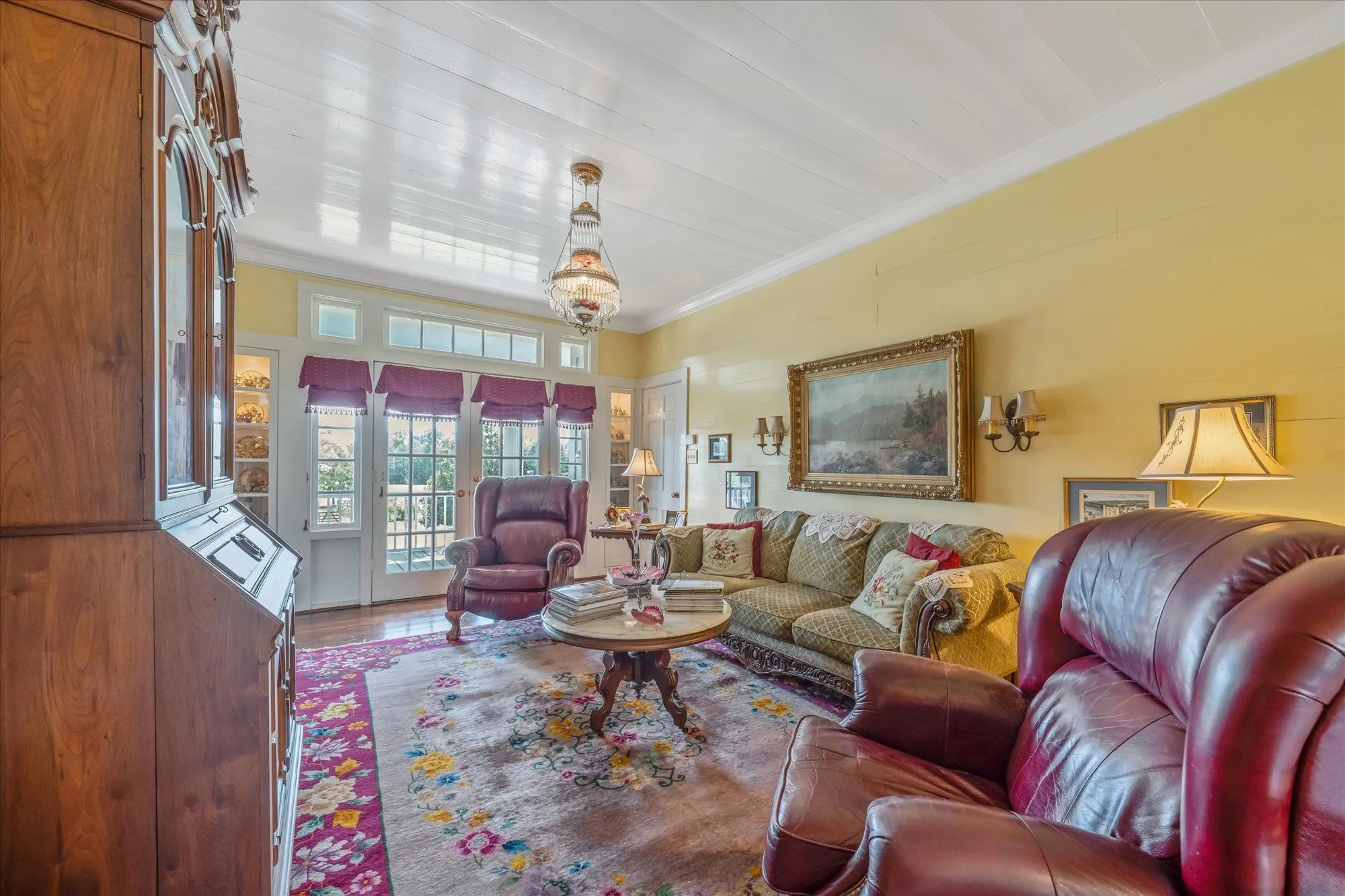 Single Family Residence For Sale in Van Zandt County , 2591 State Highway 64, Ben Wheeler, Texas 75754, 3 Bedroom, 3 Bathroom, Garage spaces, 3,692 Sqft, built in 1854, mls#21391986, Real Estate Agent in Ben Wheeler, Homes For Sale in Van Zandt county, Homes For Sale in Ben Wheeler, Realtor in Ben Wheeler Texas, Real Estate Brokerage Independent Realty Texas, Luminita Cordes Realtor