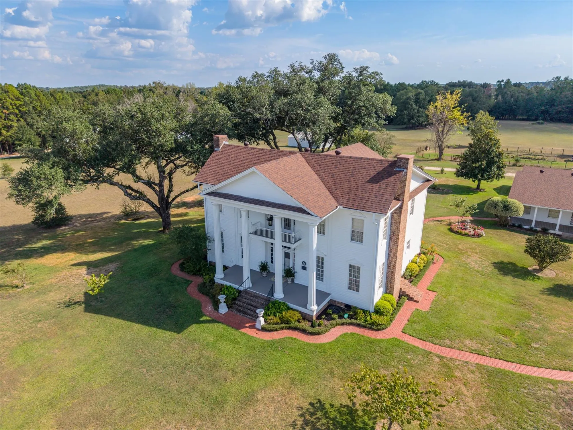 Single Family Residence For Sale in Van Zandt County , 2591 State Highway 64, Ben Wheeler, Texas 75754, 3 Bedroom, 3 Bathroom, Garage spaces, 3,692 Sqft, built in 1854, mls#21391986, Real Estate Agent in Ben Wheeler, Homes For Sale in Van Zandt county, Homes For Sale in Ben Wheeler, Realtor in Ben Wheeler Texas, Real Estate Brokerage Independent Realty Texas, Luminita Cordes Realtor