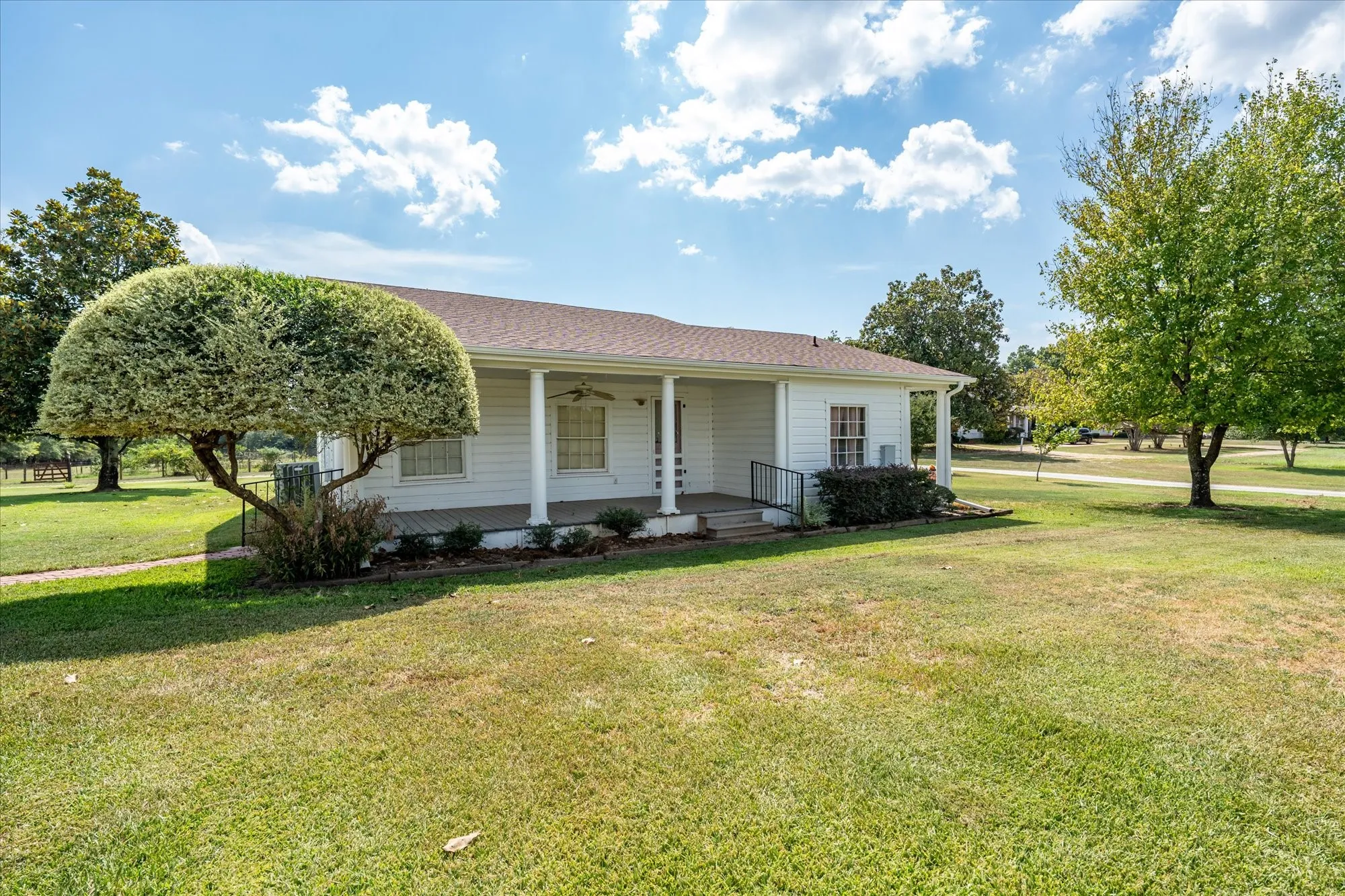 Single Family Residence For Sale in Van Zandt County , 2591 State Highway 64, Ben Wheeler, Texas 75754, 3 Bedroom, 3 Bathroom, Garage spaces, 3,692 Sqft, built in 1854, mls#21391986, Real Estate Agent in Ben Wheeler, Homes For Sale in Van Zandt county, Homes For Sale in Ben Wheeler, Realtor in Ben Wheeler Texas, Real Estate Brokerage Independent Realty Texas, Luminita Cordes Realtor