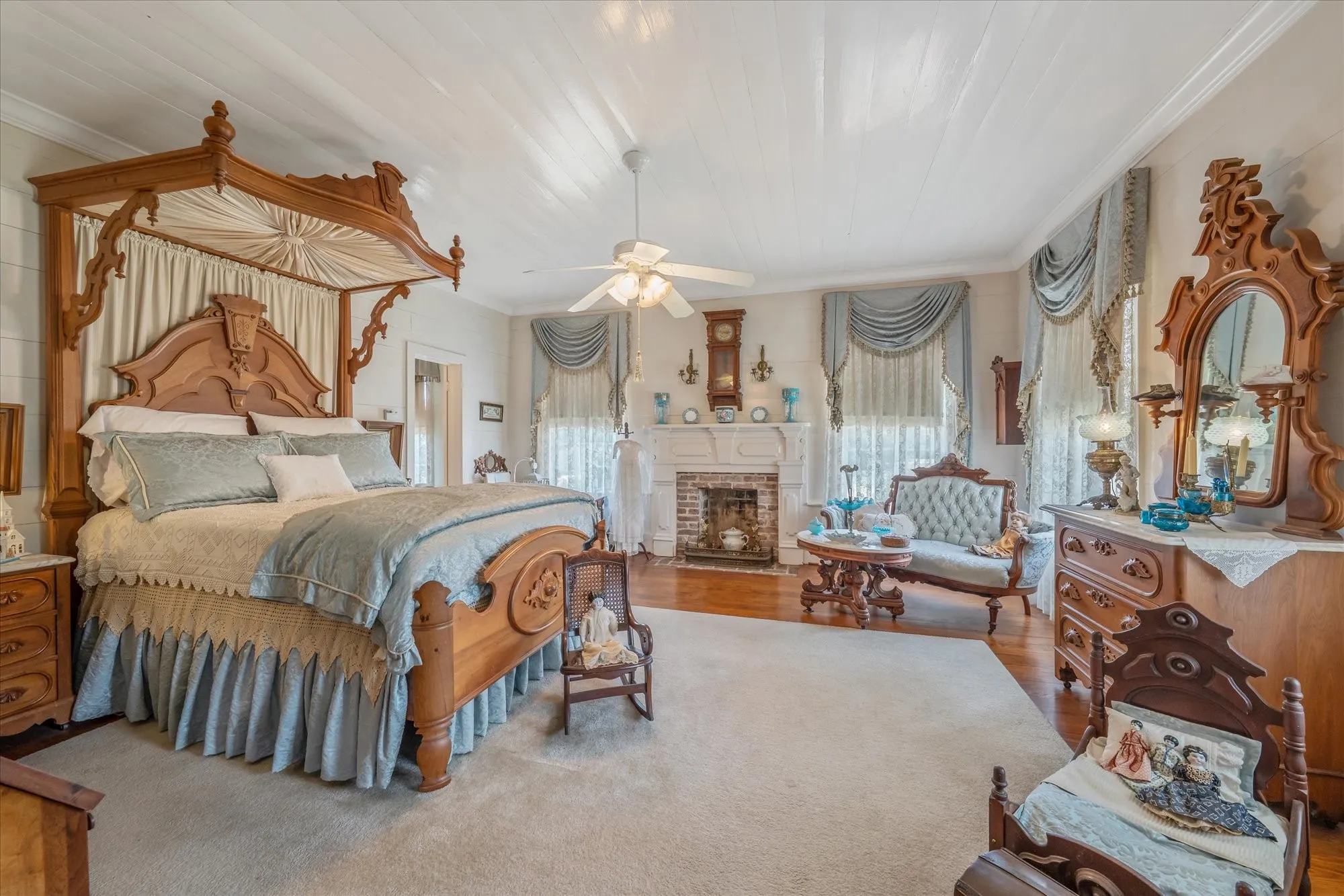 Single Family Residence For Sale in Van Zandt County , 2591 State Highway 64, Ben Wheeler, Texas 75754, 3 Bedroom, 3 Bathroom, Garage spaces, 3,692 Sqft, built in 1854, mls#21391986, Real Estate Agent in Ben Wheeler, Homes For Sale in Van Zandt county, Homes For Sale in Ben Wheeler, Realtor in Ben Wheeler Texas, Real Estate Brokerage Independent Realty Texas, Luminita Cordes Realtor