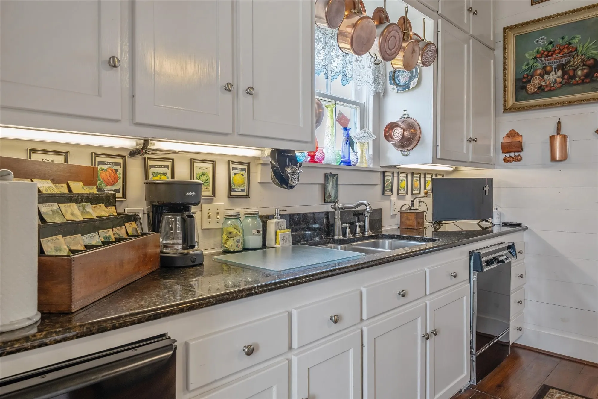 Single Family Residence For Sale in Van Zandt County , 2591 State Highway 64, Ben Wheeler, Texas 75754, 3 Bedroom, 3 Bathroom, Garage spaces, 3,692 Sqft, built in 1854, mls#21391986, Real Estate Agent in Ben Wheeler, Homes For Sale in Van Zandt county, Homes For Sale in Ben Wheeler, Realtor in Ben Wheeler Texas, Real Estate Brokerage Independent Realty Texas, Luminita Cordes Realtor