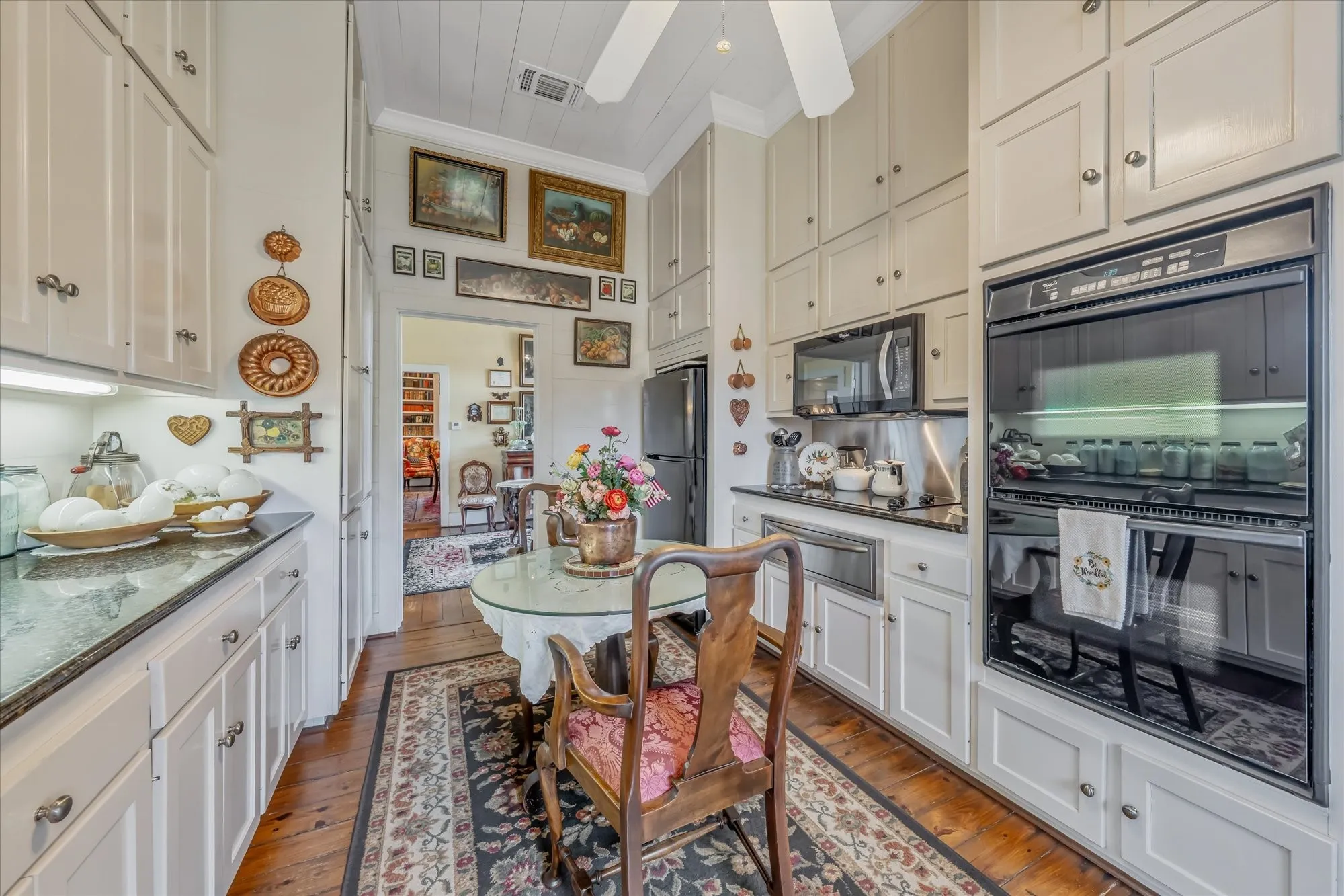 Single Family Residence For Sale in Van Zandt County , 2591 State Highway 64, Ben Wheeler, Texas 75754, 3 Bedroom, 3 Bathroom, Garage spaces, 3,692 Sqft, built in 1854, mls#21391986, Real Estate Agent in Ben Wheeler, Homes For Sale in Van Zandt county, Homes For Sale in Ben Wheeler, Realtor in Ben Wheeler Texas, Real Estate Brokerage Independent Realty Texas, Luminita Cordes Realtor