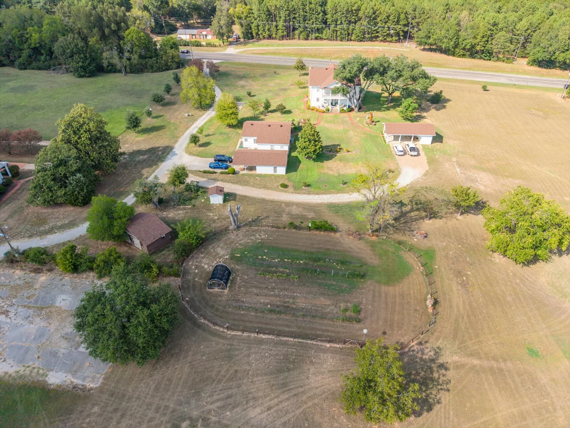 Single Family Residence For Sale in Van Zandt County , 2591 State Highway 64, Ben Wheeler, Texas 75754, 3 Bedroom, 3 Bathroom, Garage spaces, 3,692 Sqft, built in 1854, mls#21391986, Real Estate Agent in Ben Wheeler, Homes For Sale in Van Zandt county, Homes For Sale in Ben Wheeler, Realtor in Ben Wheeler Texas, Real Estate Brokerage Independent Realty Texas, Luminita Cordes Realtor