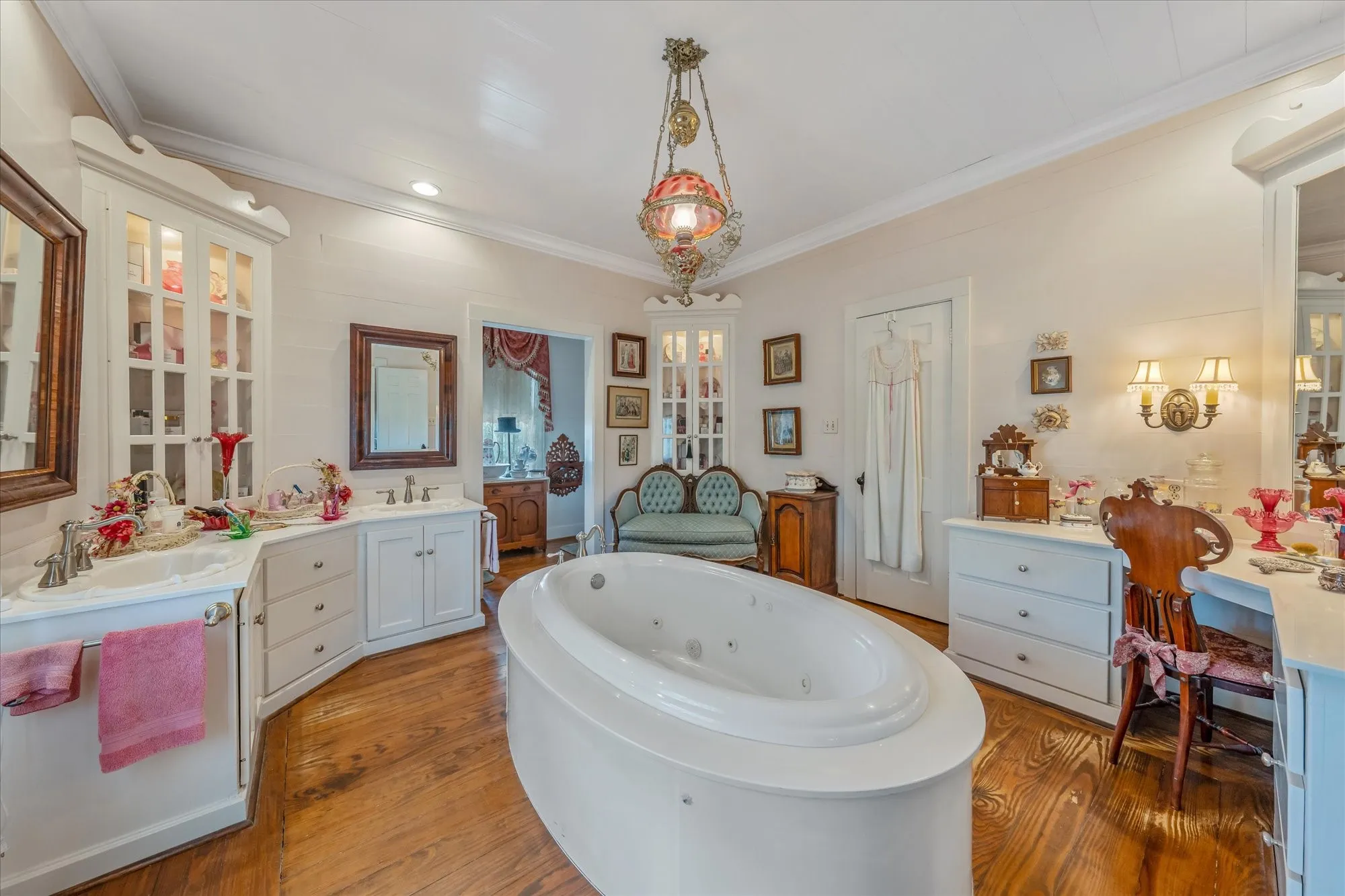 Single Family Residence For Sale in Van Zandt County , 2591 State Highway 64, Ben Wheeler, Texas 75754, 3 Bedroom, 3 Bathroom, Garage spaces, 3,692 Sqft, built in 1854, mls#21391986, Real Estate Agent in Ben Wheeler, Homes For Sale in Van Zandt county, Homes For Sale in Ben Wheeler, Realtor in Ben Wheeler Texas, Real Estate Brokerage Independent Realty Texas, Luminita Cordes Realtor