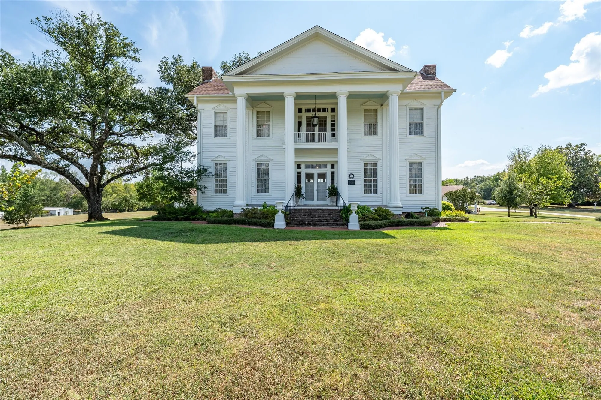 Single Family Residence For Sale in Van Zandt County , 2591 State Highway 64, Ben Wheeler, Texas 75754, 3 Bedroom, 3 Bathroom, Garage spaces, 3,692 Sqft, built in 1854, mls#21391986, Real Estate Agent in Ben Wheeler, Homes For Sale in Van Zandt county, Homes For Sale in Ben Wheeler, Realtor in Ben Wheeler Texas, Real Estate Brokerage Independent Realty Texas, Luminita Cordes Realtor