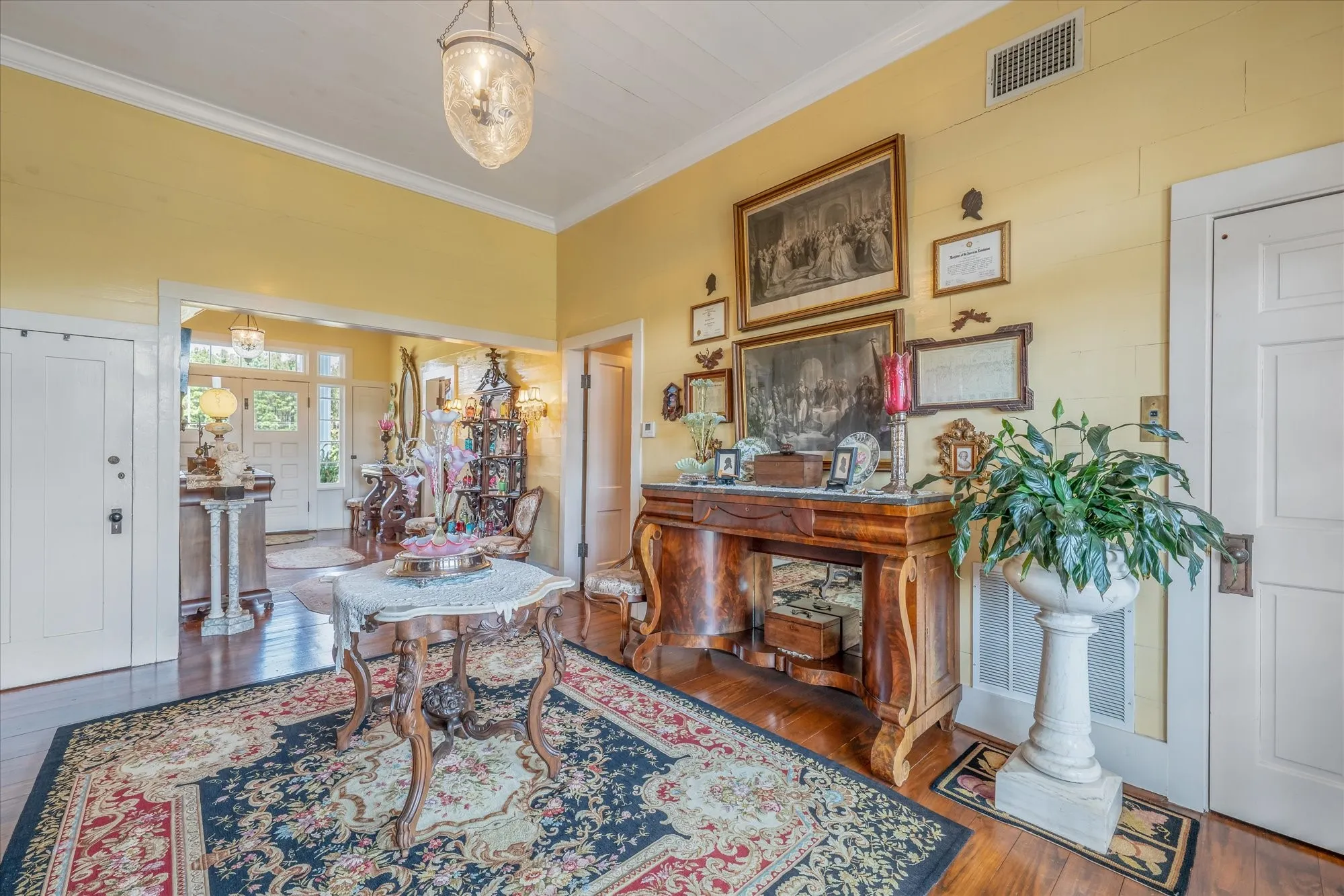 Single Family Residence For Sale in Van Zandt County , 2591 State Highway 64, Ben Wheeler, Texas 75754, 3 Bedroom, 3 Bathroom, Garage spaces, 3,692 Sqft, built in 1854, mls#21391986, Real Estate Agent in Ben Wheeler, Homes For Sale in Van Zandt county, Homes For Sale in Ben Wheeler, Realtor in Ben Wheeler Texas, Real Estate Brokerage Independent Realty Texas, Luminita Cordes Realtor