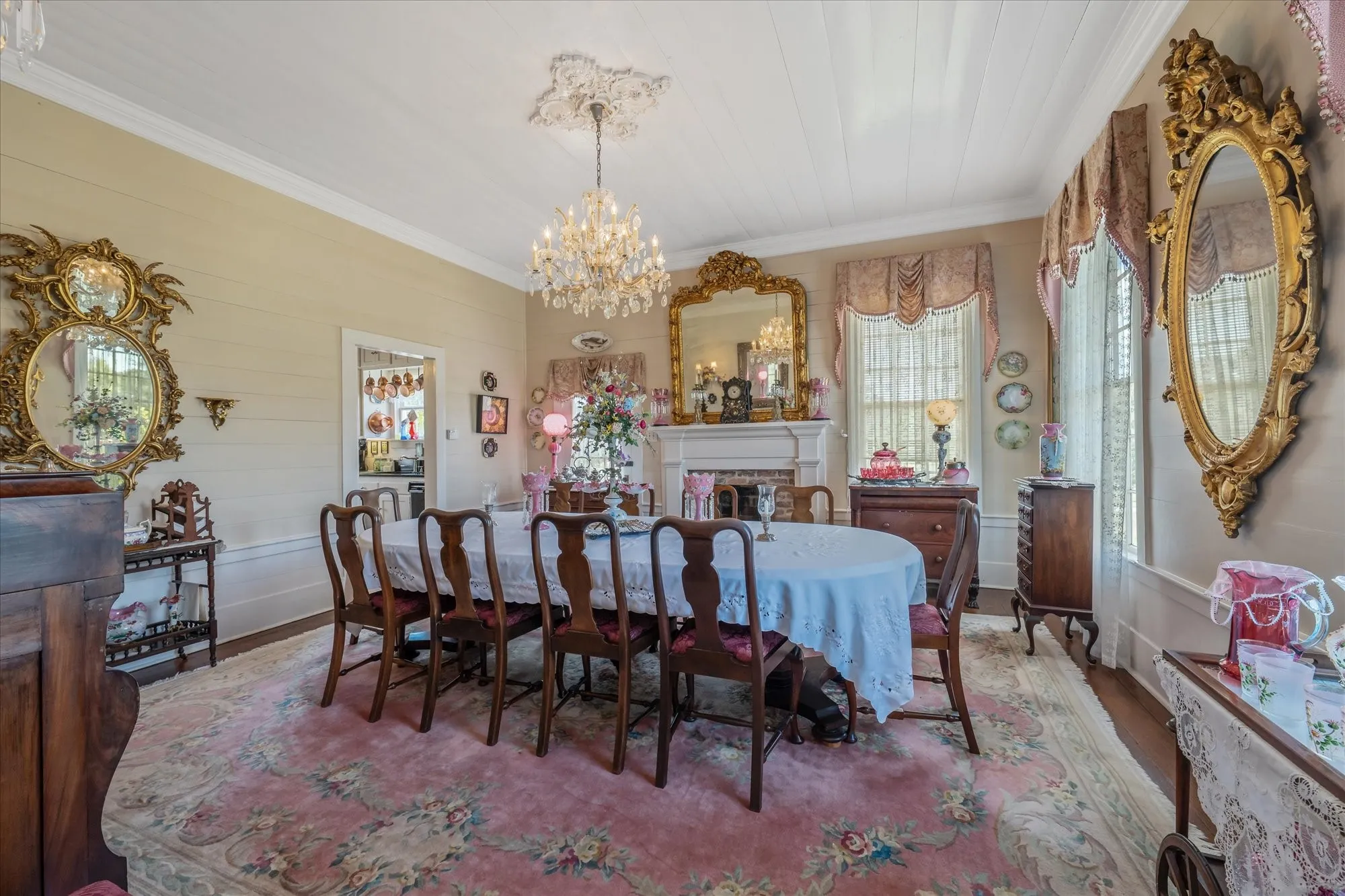 Single Family Residence For Sale in Van Zandt County , 2591 State Highway 64, Ben Wheeler, Texas 75754, 3 Bedroom, 3 Bathroom, Garage spaces, 3,692 Sqft, built in 1854, mls#21391986, Real Estate Agent in Ben Wheeler, Homes For Sale in Van Zandt county, Homes For Sale in Ben Wheeler, Realtor in Ben Wheeler Texas, Real Estate Brokerage Independent Realty Texas, Luminita Cordes Realtor
