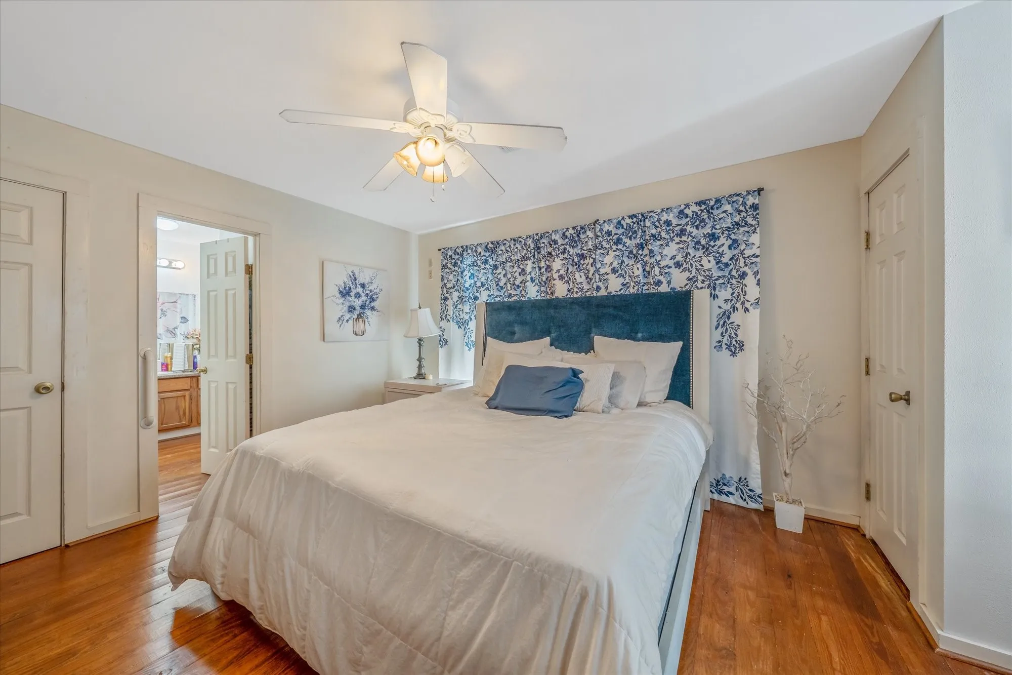 Single Family Residence For Sale in Van Zandt County , 2591 State Highway 64, Ben Wheeler, Texas 75754, 3 Bedroom, 3 Bathroom, Garage spaces, 3,692 Sqft, built in 1854, mls#21391986, Real Estate Agent in Ben Wheeler, Homes For Sale in Van Zandt county, Homes For Sale in Ben Wheeler, Realtor in Ben Wheeler Texas, Real Estate Brokerage Independent Realty Texas, Luminita Cordes Realtor