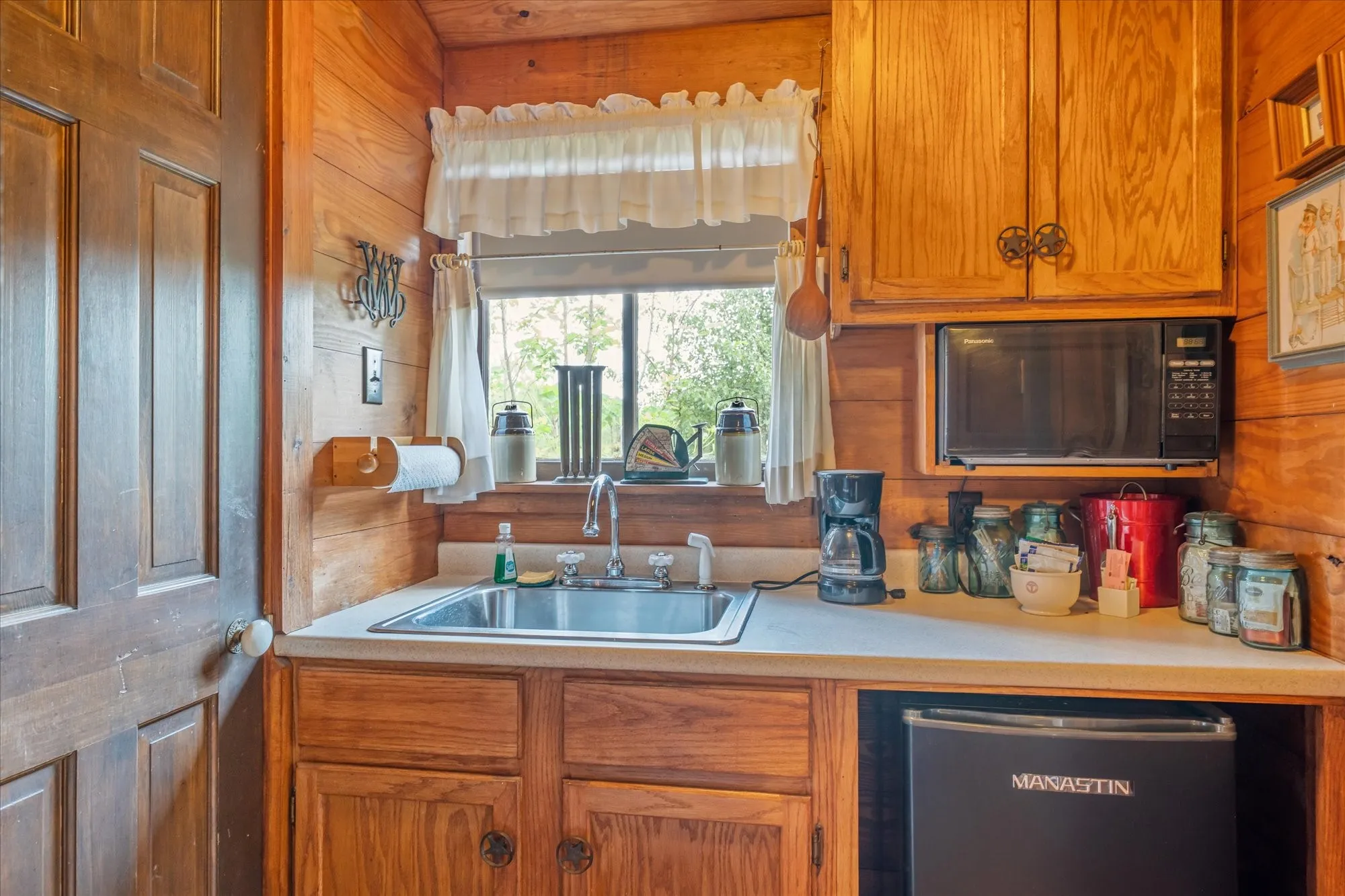 Single Family Residence For Sale in Van Zandt County , 2591 State Highway 64, Ben Wheeler, Texas 75754, 3 Bedroom, 3 Bathroom, Garage spaces, 3,692 Sqft, built in 1854, mls#21391986, Real Estate Agent in Ben Wheeler, Homes For Sale in Van Zandt county, Homes For Sale in Ben Wheeler, Realtor in Ben Wheeler Texas, Real Estate Brokerage Independent Realty Texas, Luminita Cordes Realtor
