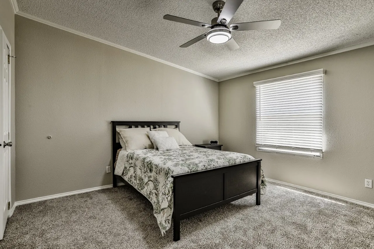 Single Family Residence For Rent in Hood County , 3809 Lands End Court, Granbury, Texas 76048, 3 Bedroom, 2 Bathroom, Garage spaces, 1,568 Sqft, built in 1997, mls#21392511, Real Estate Agent in Granbury, Homes For Rent in Hood county, Homes For Rent in Granbury, Realtor in Granbury Texas, Real Estate Brokerage Independent Realty Texas, Luminita Cordes Realtor
