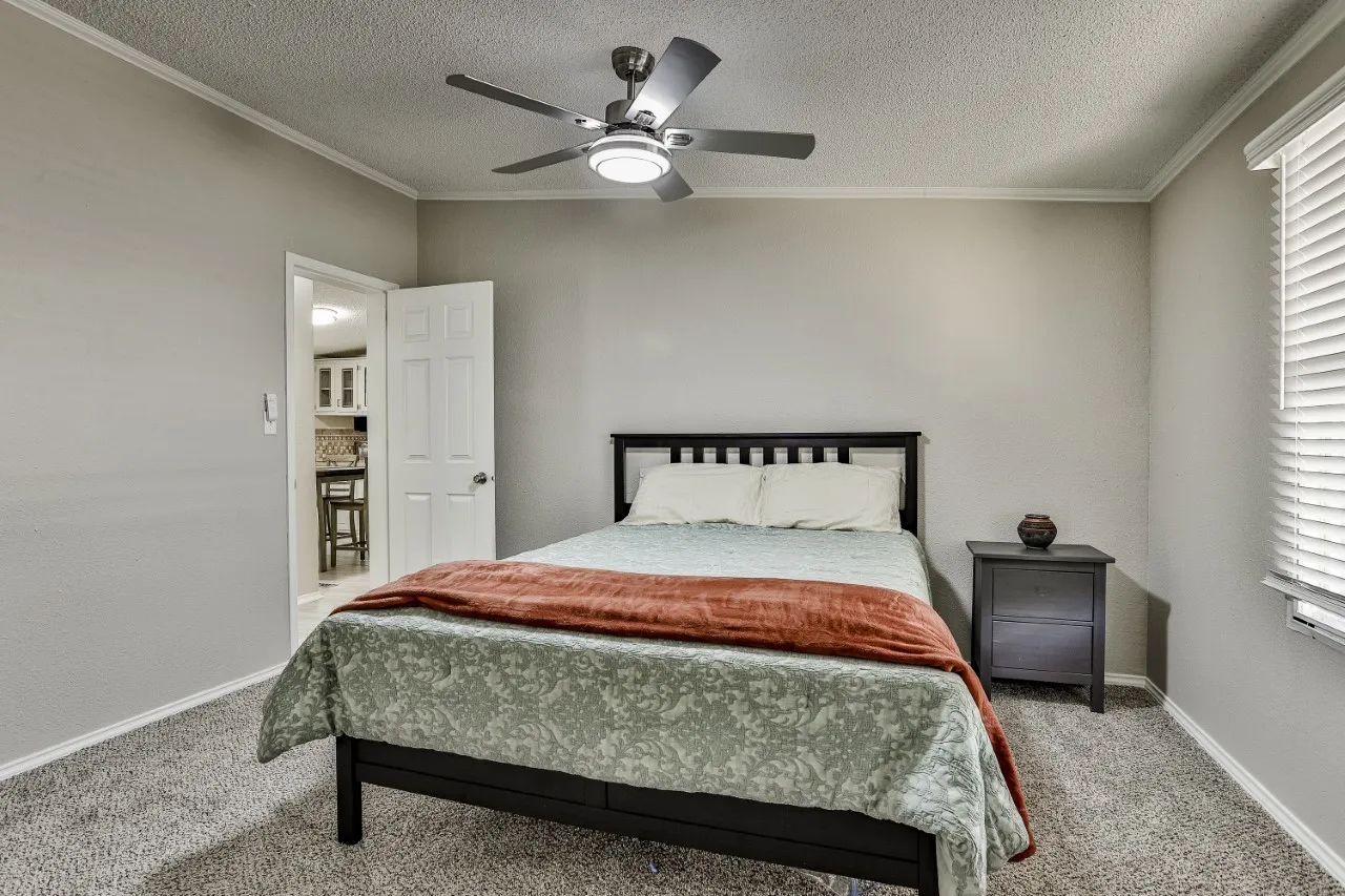 Single Family Residence For Rent in Hood County , 3809 Lands End Court, Granbury, Texas 76048, 3 Bedroom, 2 Bathroom, Garage spaces, 1,568 Sqft, built in 1997, mls#21392511, Real Estate Agent in Granbury, Homes For Rent in Hood county, Homes For Rent in Granbury, Realtor in Granbury Texas, Real Estate Brokerage Independent Realty Texas, Luminita Cordes Realtor