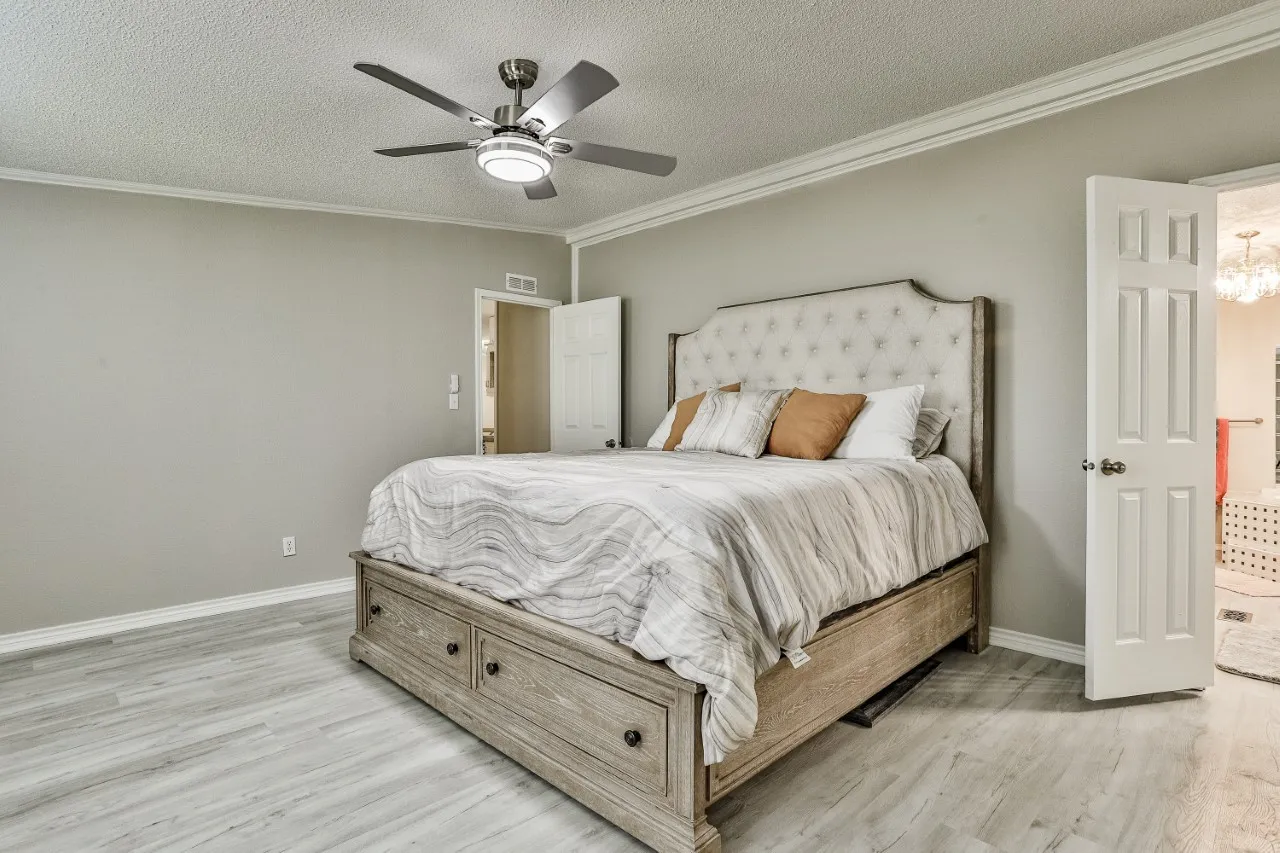 Single Family Residence For Rent in Hood County , 3809 Lands End Court, Granbury, Texas 76048, 3 Bedroom, 2 Bathroom, Garage spaces, 1,568 Sqft, built in 1997, mls#21392511, Real Estate Agent in Granbury, Homes For Rent in Hood county, Homes For Rent in Granbury, Realtor in Granbury Texas, Real Estate Brokerage Independent Realty Texas, Luminita Cordes Realtor