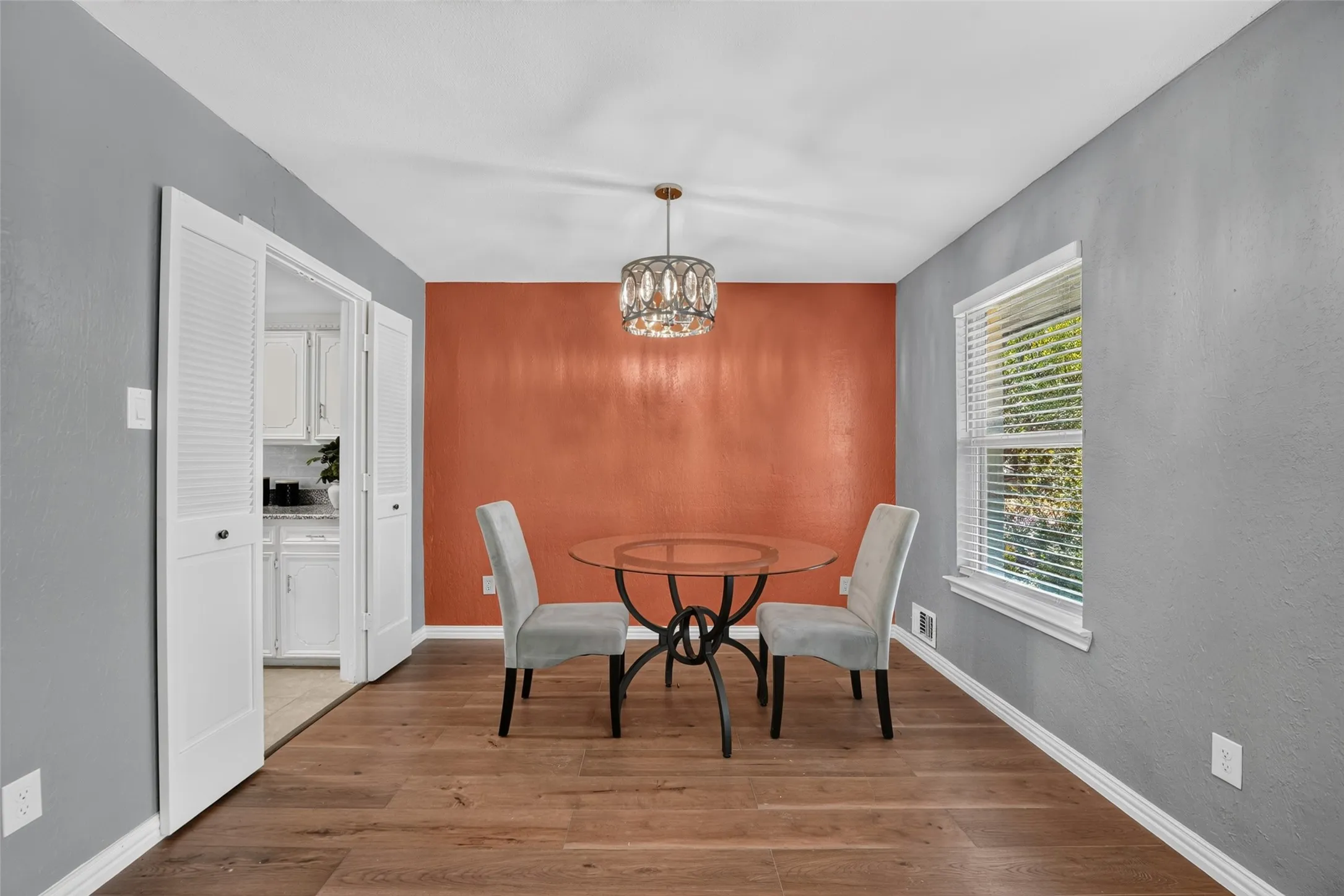 Single Family Residence For Sale in Dallas County , 4730 Chilton Drive, Dallas, Texas 75227, 3 Bedroom, 3 Bathroom, 2 Garage spaces, 2,013 Sqft, built in 1972, mls#21377754, Real Estate Agent in Dallas, Homes For Sale in Dallas county, Homes For Sale in Dallas, Realtor in Dallas Texas, Real Estate Brokerage Independent Realty Texas, Luminita Cordes Realtor