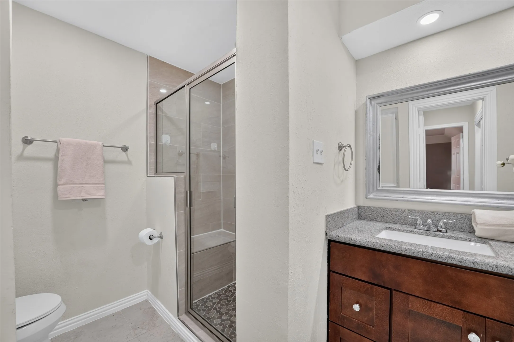 Single Family Residence For Sale in Dallas County , 4730 Chilton Drive, Dallas, Texas 75227, 3 Bedroom, 3 Bathroom, 2 Garage spaces, 2,013 Sqft, built in 1972, mls#21377754, Real Estate Agent in Dallas, Homes For Sale in Dallas county, Homes For Sale in Dallas, Realtor in Dallas Texas, Real Estate Brokerage Independent Realty Texas, Luminita Cordes Realtor