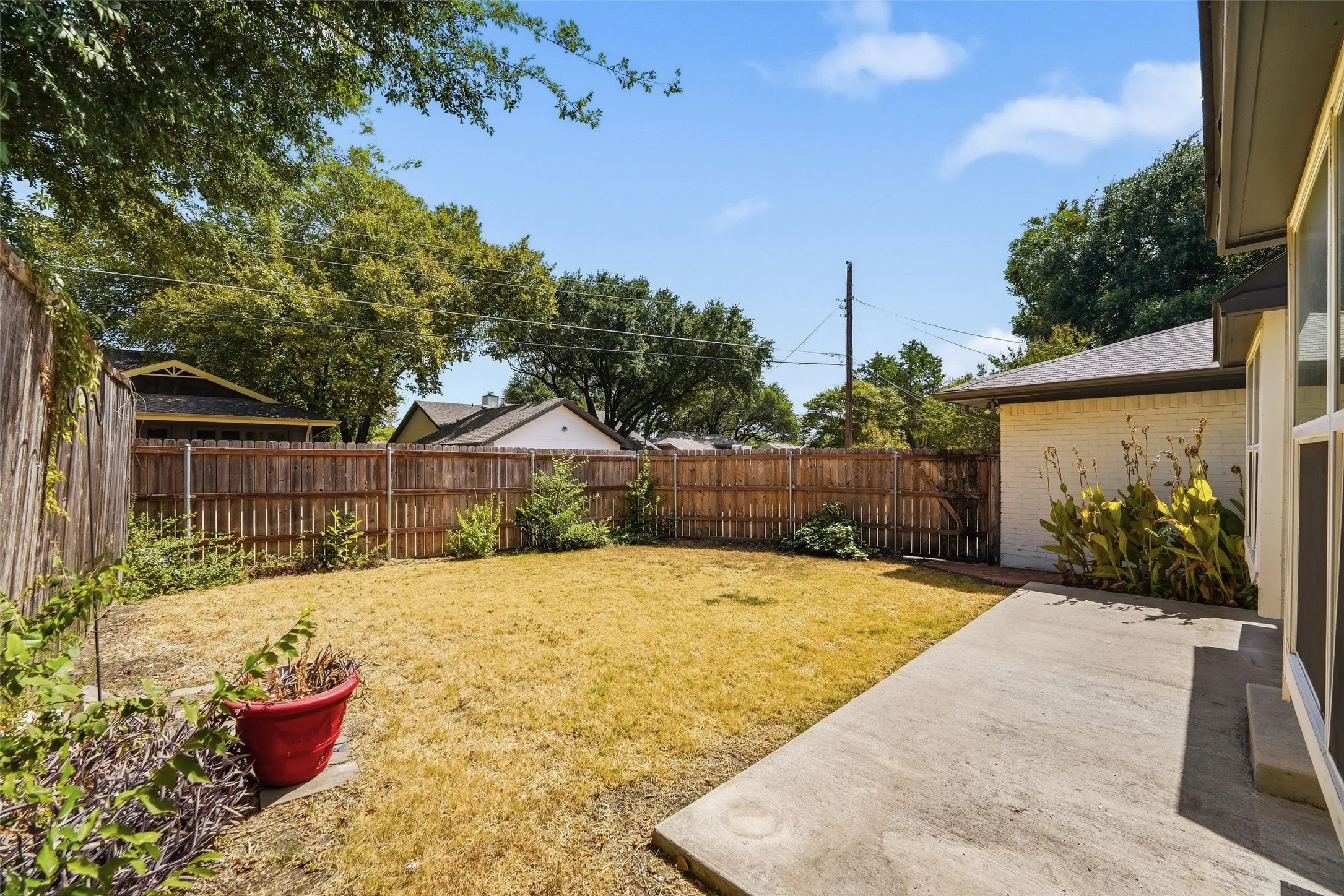 Single Family Residence For Sale in Dallas County , 4730 Chilton Drive, Dallas, Texas 75227, 3 Bedroom, 3 Bathroom, 2 Garage spaces, 2,013 Sqft, built in 1972, mls#21377754, Real Estate Agent in Dallas, Homes For Sale in Dallas county, Homes For Sale in Dallas, Realtor in Dallas Texas, Real Estate Brokerage Independent Realty Texas, Luminita Cordes Realtor