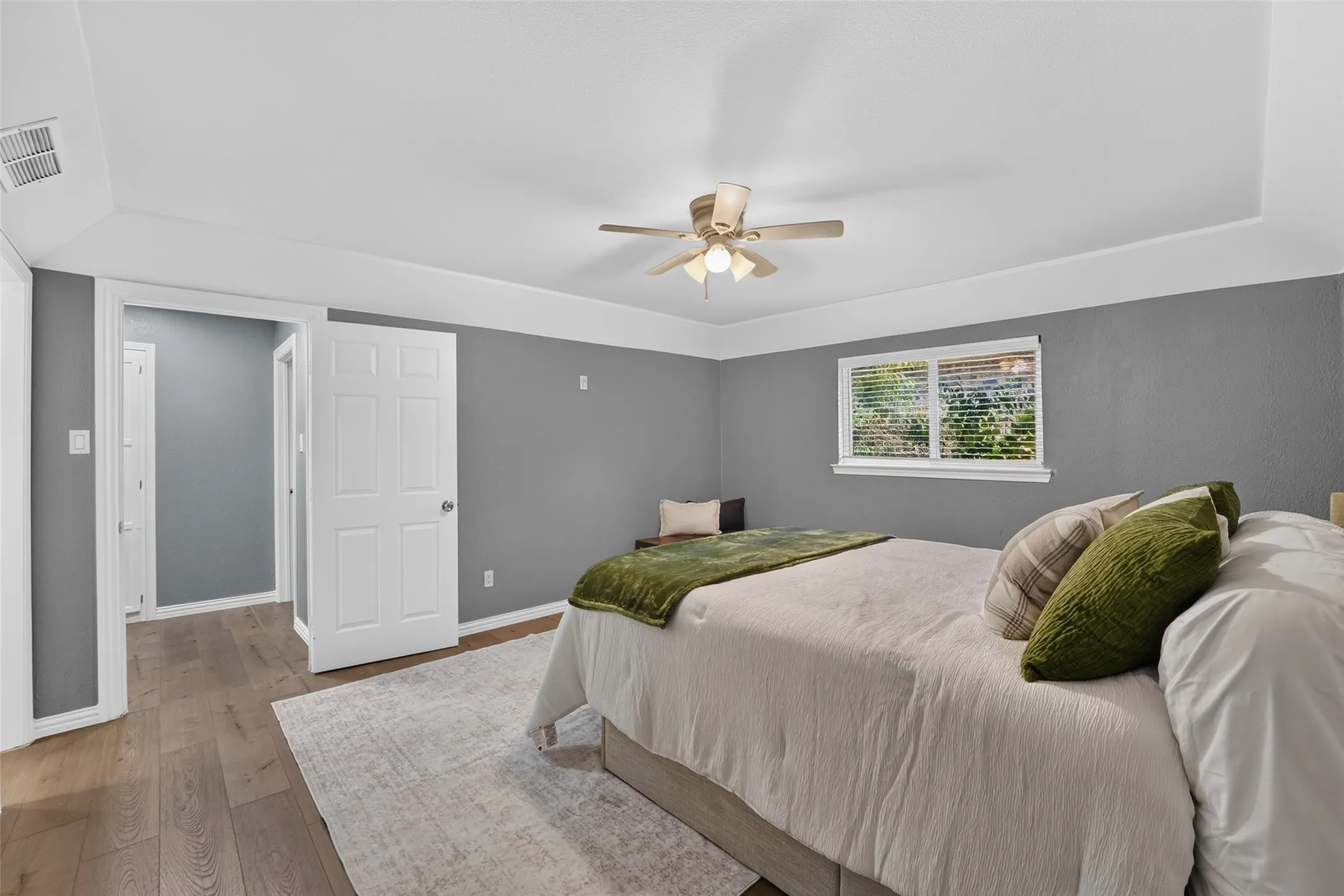 Single Family Residence For Sale in Dallas County , 4730 Chilton Drive, Dallas, Texas 75227, 3 Bedroom, 3 Bathroom, 2 Garage spaces, 2,013 Sqft, built in 1972, mls#21377754, Real Estate Agent in Dallas, Homes For Sale in Dallas county, Homes For Sale in Dallas, Realtor in Dallas Texas, Real Estate Brokerage Independent Realty Texas, Luminita Cordes Realtor