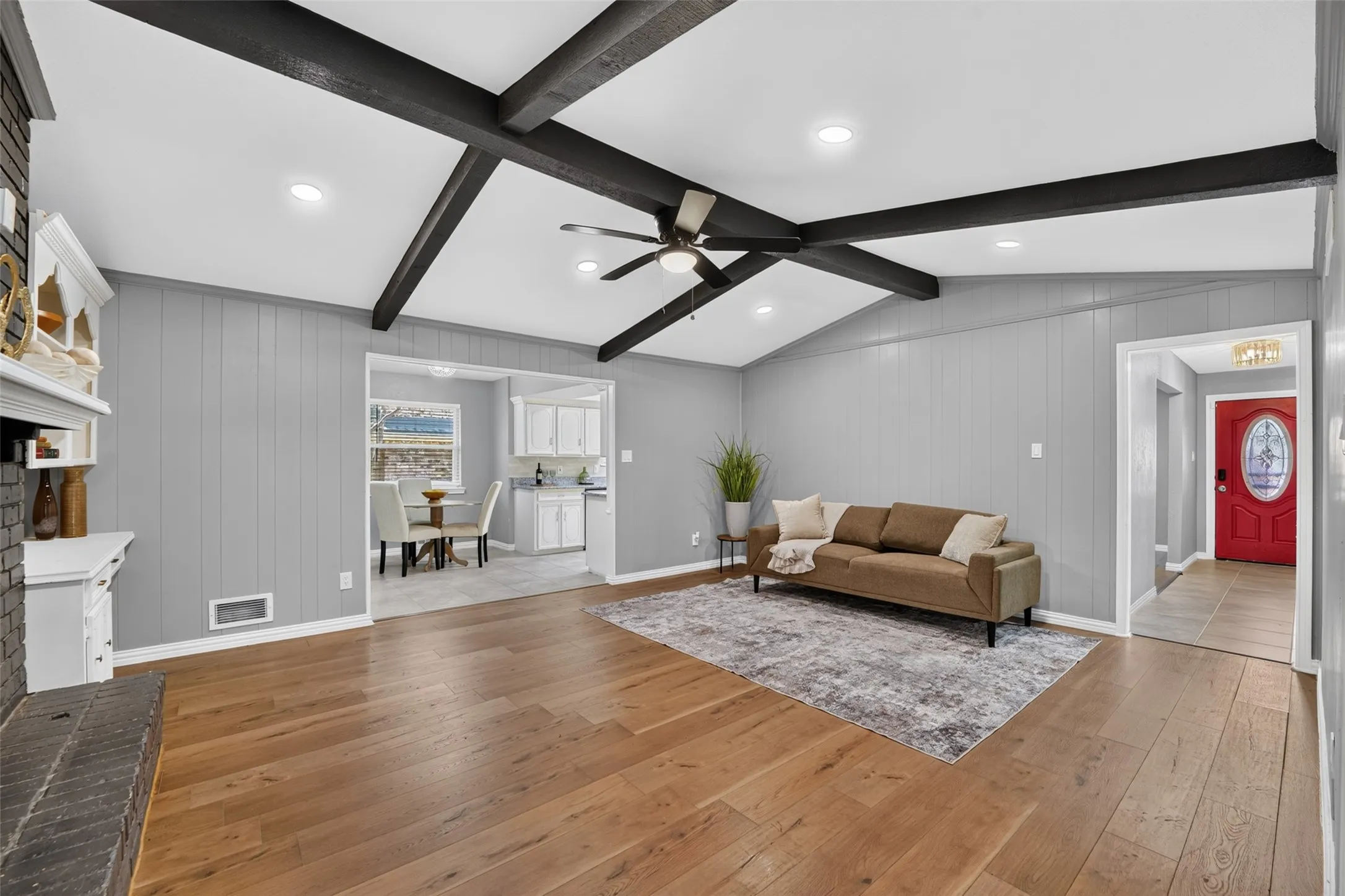 2nd living area is very spacious