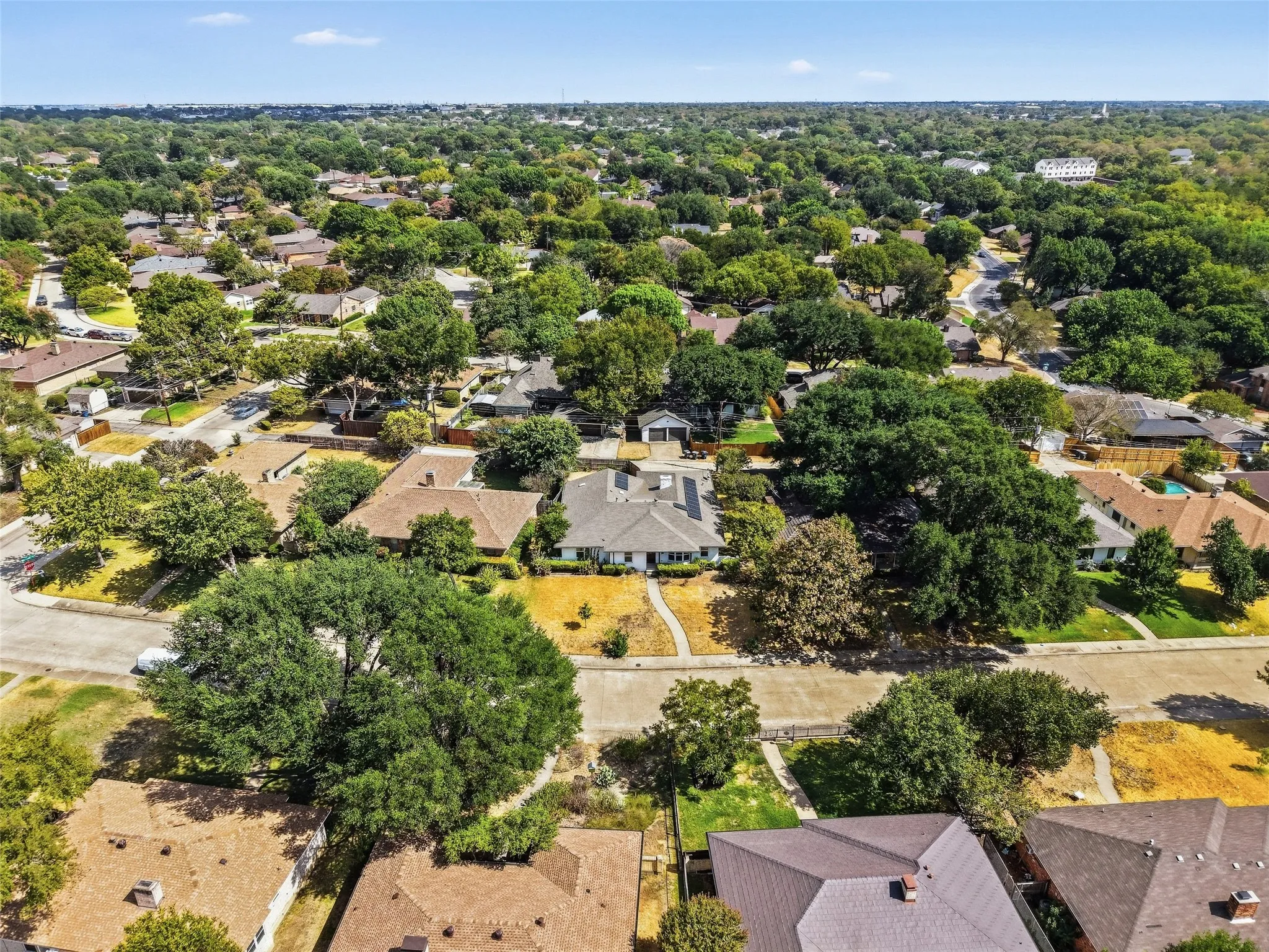 Single Family Residence For Sale in Dallas County , 4730 Chilton Drive, Dallas, Texas 75227, 3 Bedroom, 3 Bathroom, 2 Garage spaces, 2,013 Sqft, built in 1972, mls#21377754, Real Estate Agent in Dallas, Homes For Sale in Dallas county, Homes For Sale in Dallas, Realtor in Dallas Texas, Real Estate Brokerage Independent Realty Texas, Luminita Cordes Realtor
