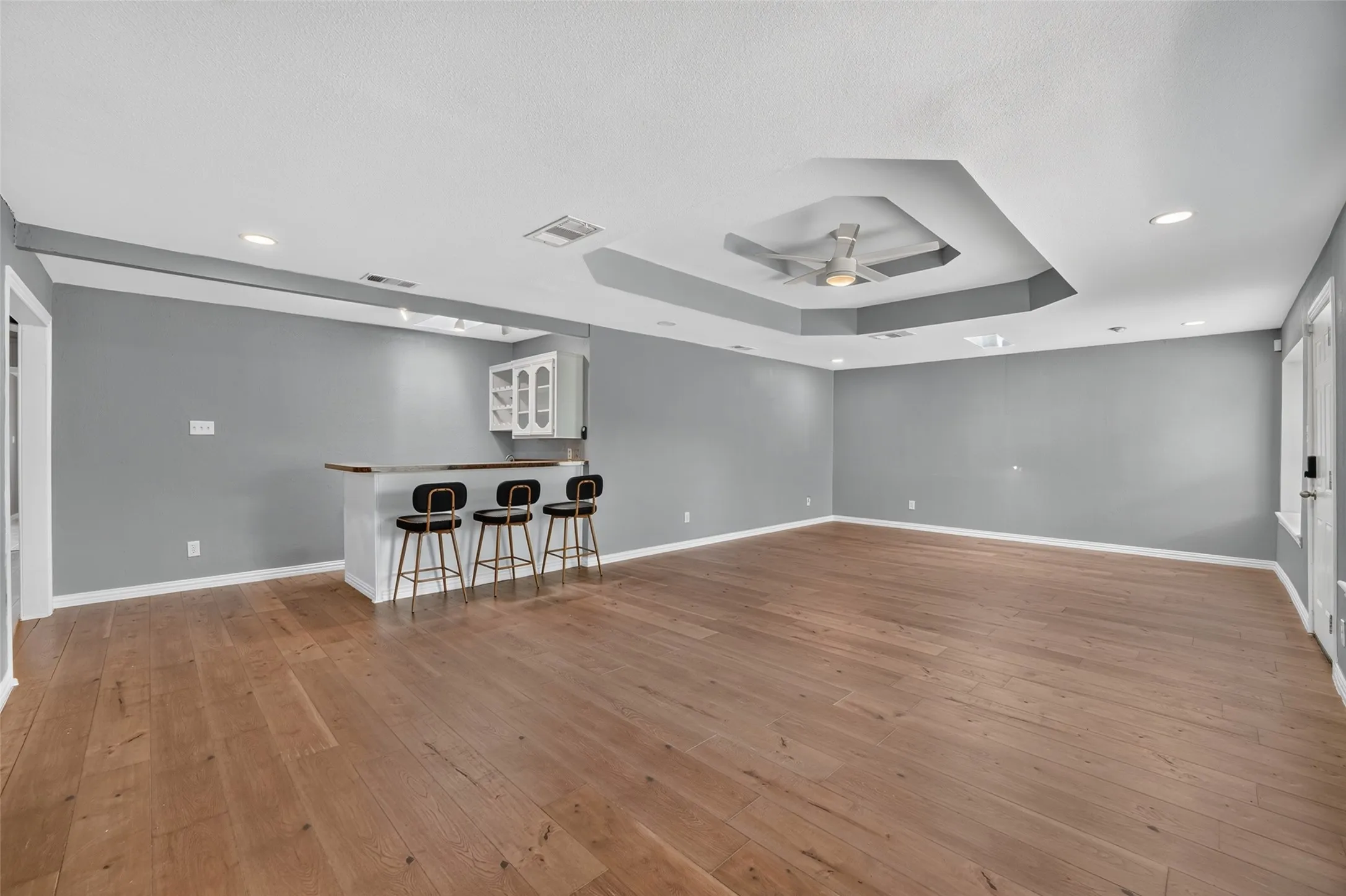 Single Family Residence For Sale in Dallas County , 4730 Chilton Drive, Dallas, Texas 75227, 3 Bedroom, 3 Bathroom, 2 Garage spaces, 2,013 Sqft, built in 1972, mls#21377754, Real Estate Agent in Dallas, Homes For Sale in Dallas county, Homes For Sale in Dallas, Realtor in Dallas Texas, Real Estate Brokerage Independent Realty Texas, Luminita Cordes Realtor