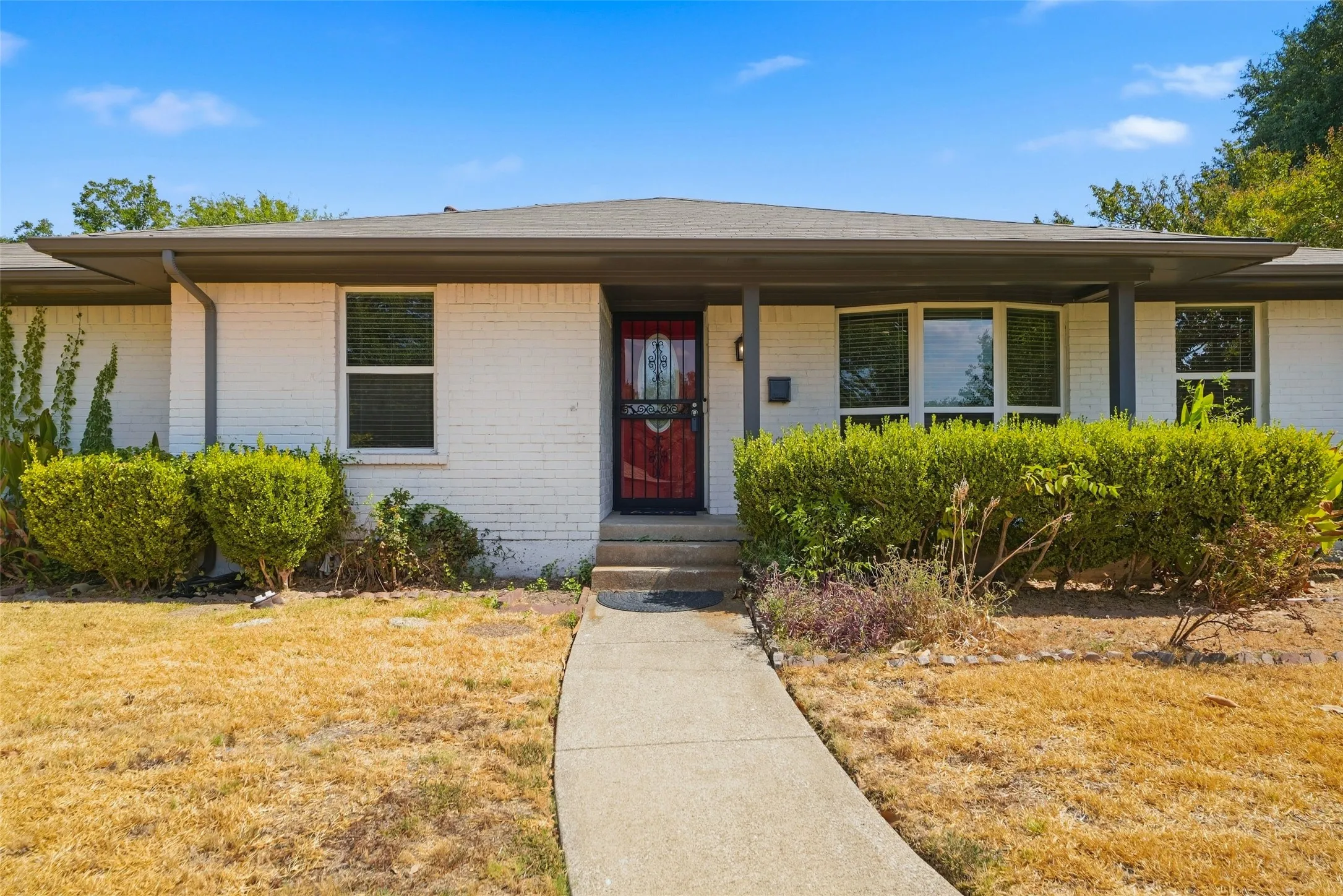 Single Family Residence For Sale in Dallas County , 4730 Chilton Drive, Dallas, Texas 75227, 3 Bedroom, 3 Bathroom, 2 Garage spaces, 2,013 Sqft, built in 1972, mls#21377754, Real Estate Agent in Dallas, Homes For Sale in Dallas county, Homes For Sale in Dallas, Realtor in Dallas Texas, Real Estate Brokerage Independent Realty Texas, Luminita Cordes Realtor