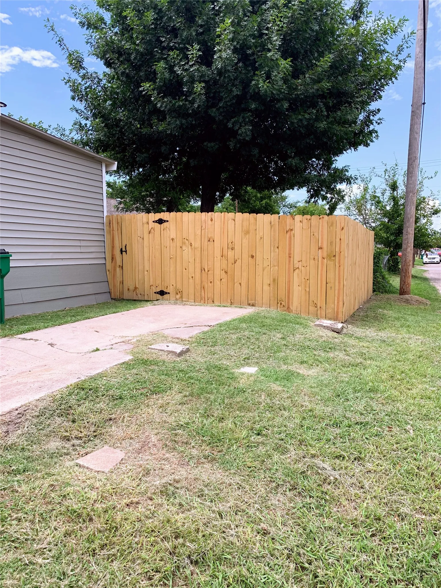 Single Family Residence For Sale in Hunt County , 1700 Oneal Street, Greenville, Texas 75401, 3 Bedroom, 2 Bathroom, Garage spaces, 1,754 Sqft, built in 1910, mls#21392512, Real Estate Agent in Greenville, Homes For Sale in Hunt county, Homes For Sale in Greenville, Realtor in Greenville Texas, Real Estate Brokerage Independent Realty Texas, Luminita Cordes Realtor
