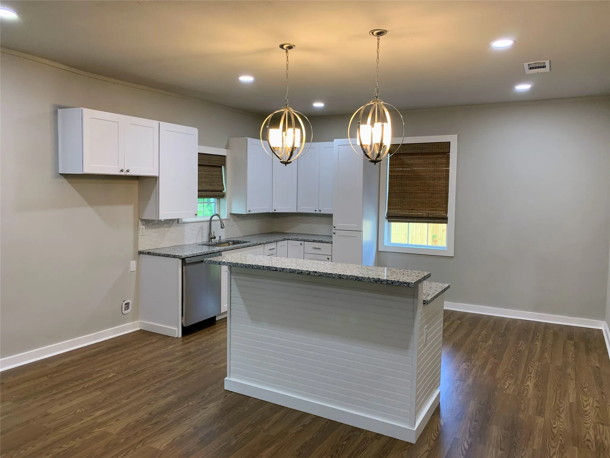 Single Family Residence For Sale in Hunt County , 1700 Oneal Street, Greenville, Texas 75401, 3 Bedroom, 2 Bathroom, Garage spaces, 1,754 Sqft, built in 1910, mls#21392512, Real Estate Agent in Greenville, Homes For Sale in Hunt county, Homes For Sale in Greenville, Realtor in Greenville Texas, Real Estate Brokerage Independent Realty Texas, Luminita Cordes Realtor