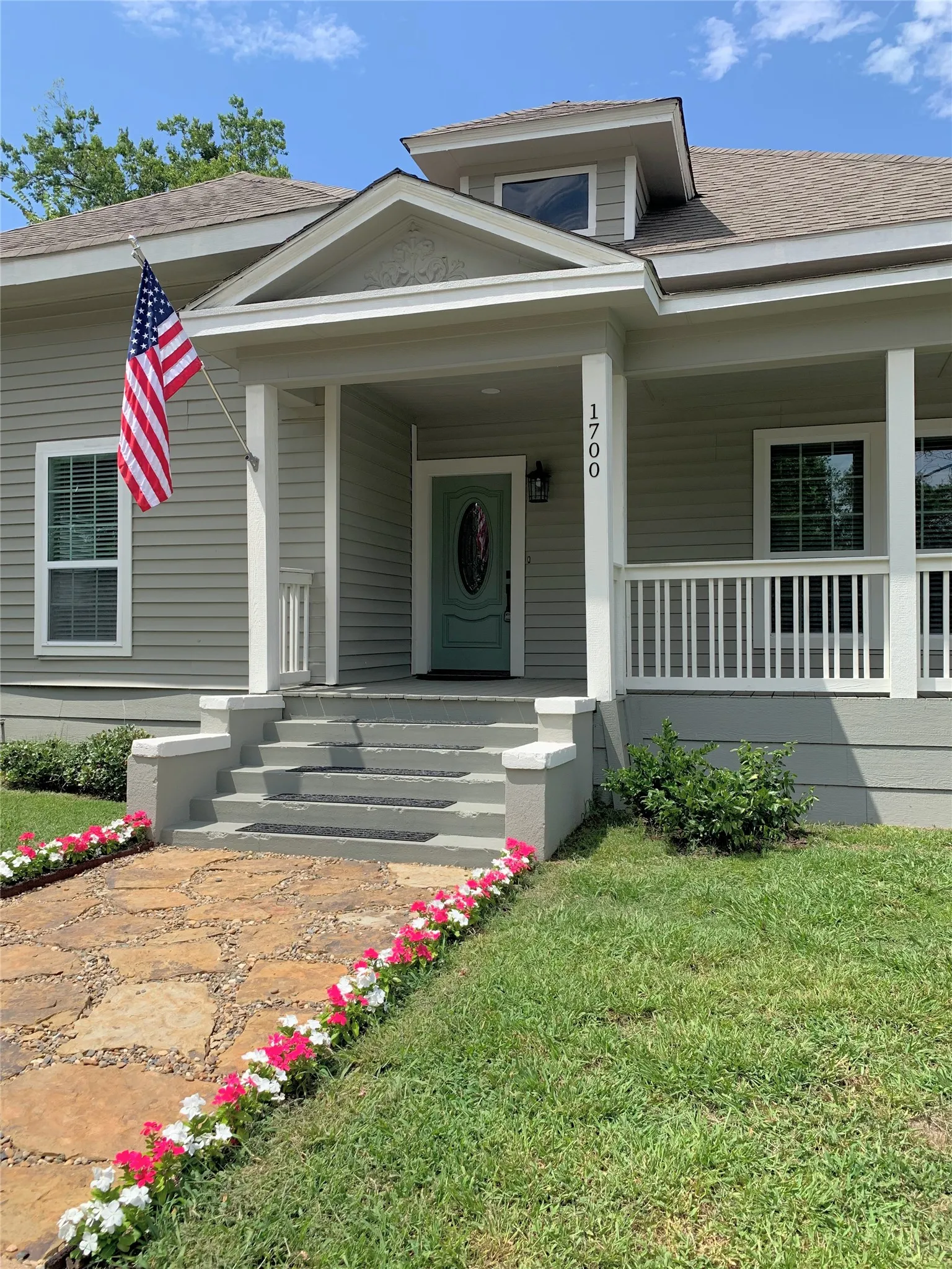 Single Family Residence For Sale in Hunt County , 1700 Oneal Street, Greenville, Texas 75401, 3 Bedroom, 2 Bathroom, Garage spaces, 1,754 Sqft, built in 1910, mls#21392512, Real Estate Agent in Greenville, Homes For Sale in Hunt county, Homes For Sale in Greenville, Realtor in Greenville Texas, Real Estate Brokerage Independent Realty Texas, Luminita Cordes Realtor