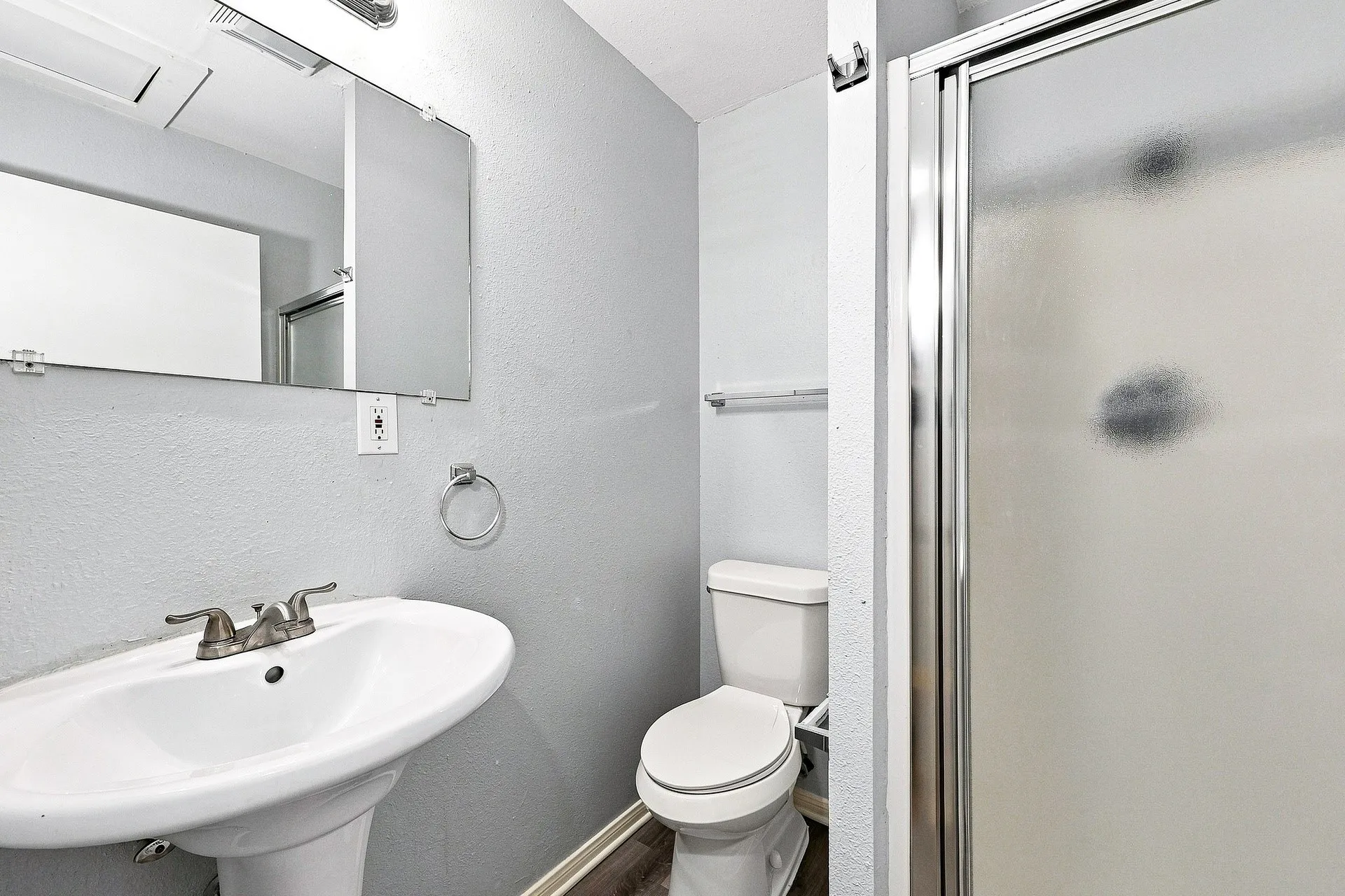 Single Family Residence For Rent in Tarrant County , 3800 Oscar Avenue, Fort Worth, Texas 76106, 3 Bedroom, 2 Bathroom, 1 Garage spaces, 1,673 Sqft, built in 1962, mls#21392509, Real Estate Agent in Fort Worth, Homes For Rent in Tarrant county, Homes For Rent in Fort Worth, Realtor in Fort Worth Texas, Real Estate Brokerage Independent Realty Texas, Luminita Cordes Realtor