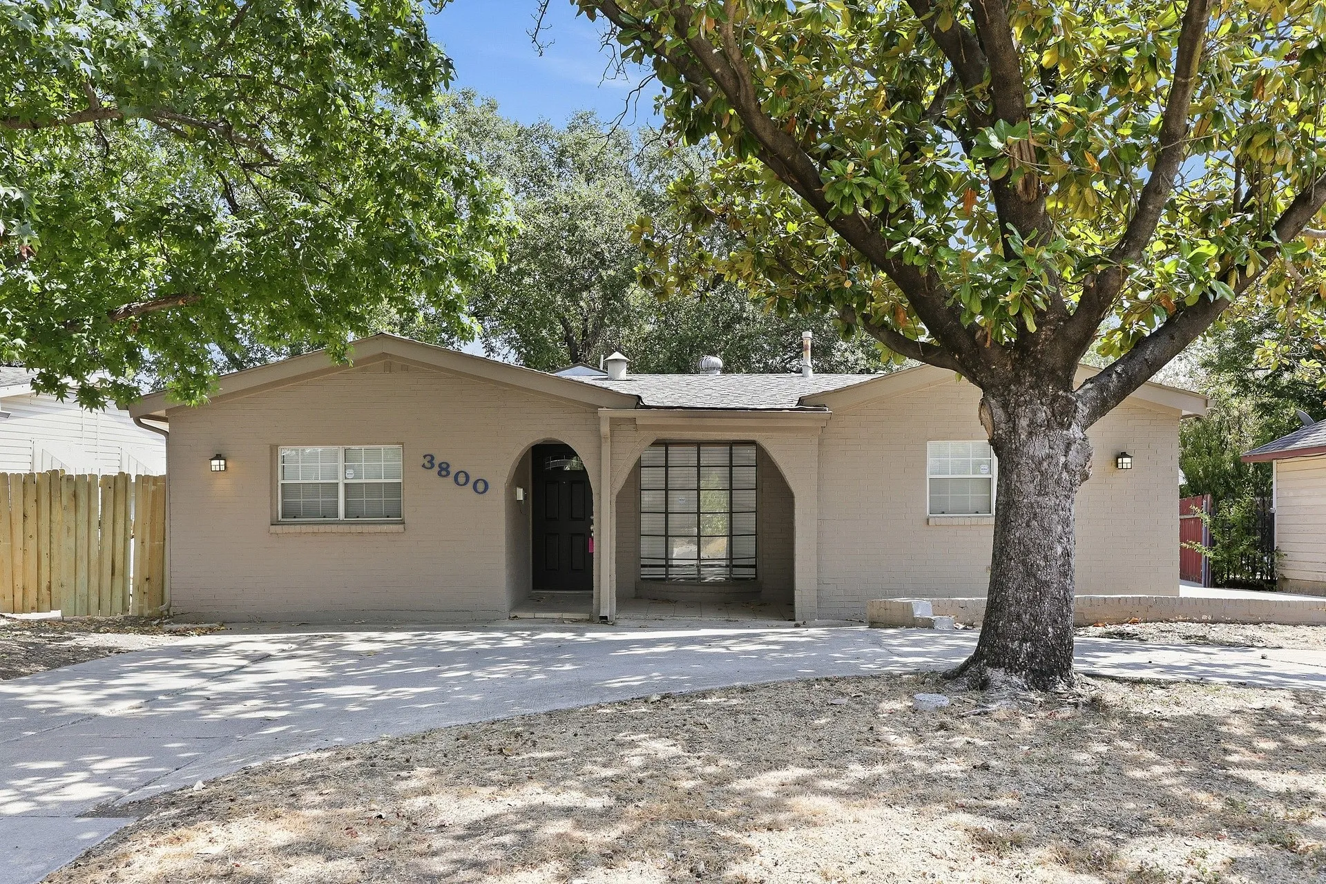 Single Family Residence For Rent in Tarrant County , 3800 Oscar Avenue, Fort Worth, Texas 76106, 3 Bedroom, 2 Bathroom, 1 Garage spaces, 1,673 Sqft, built in 1962, mls#21392509, Real Estate Agent in Fort Worth, Homes For Rent in Tarrant county, Homes For Rent in Fort Worth, Realtor in Fort Worth Texas, Real Estate Brokerage Independent Realty Texas, Luminita Cordes Realtor