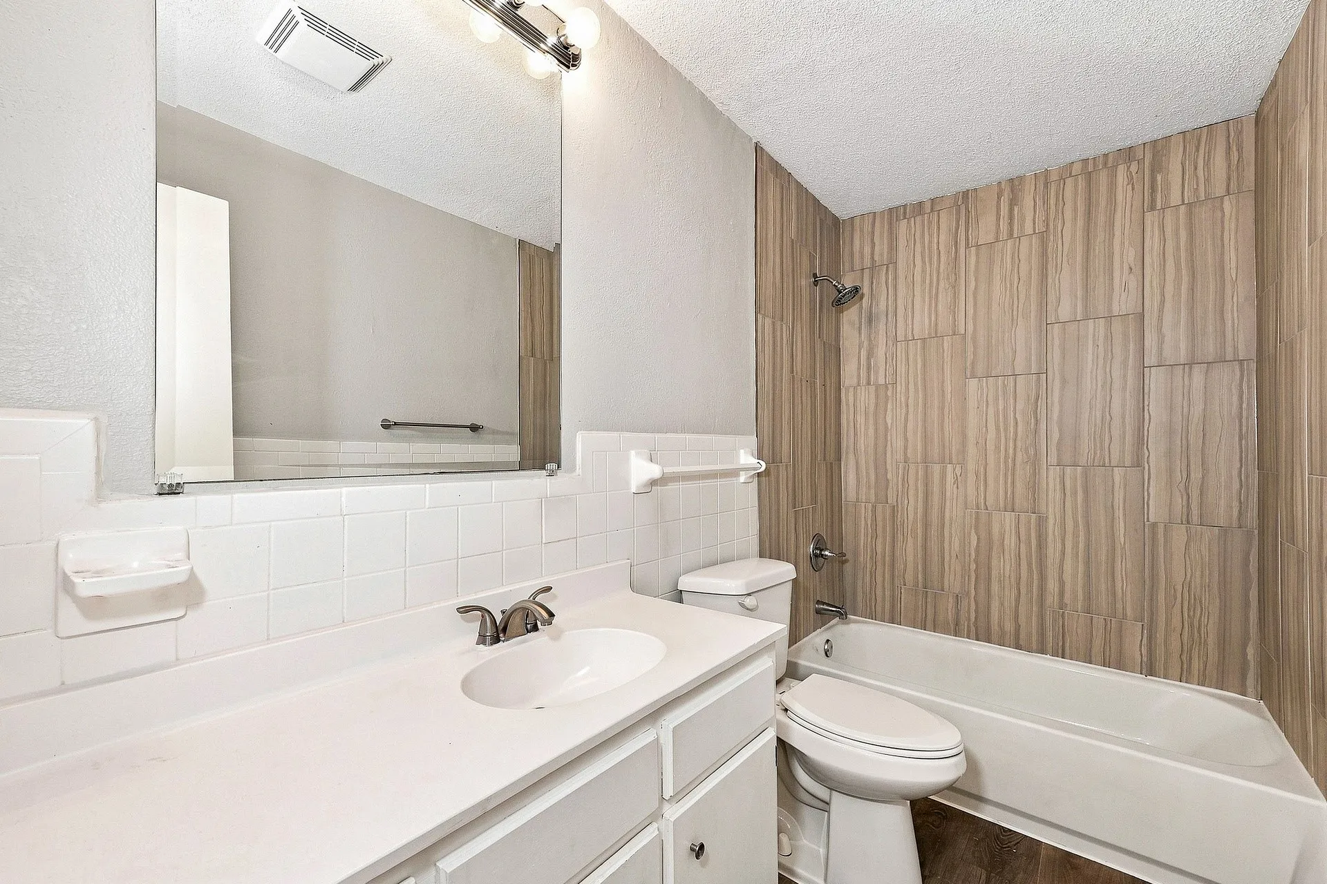 Single Family Residence For Rent in Tarrant County , 3800 Oscar Avenue, Fort Worth, Texas 76106, 3 Bedroom, 2 Bathroom, 1 Garage spaces, 1,673 Sqft, built in 1962, mls#21392509, Real Estate Agent in Fort Worth, Homes For Rent in Tarrant county, Homes For Rent in Fort Worth, Realtor in Fort Worth Texas, Real Estate Brokerage Independent Realty Texas, Luminita Cordes Realtor