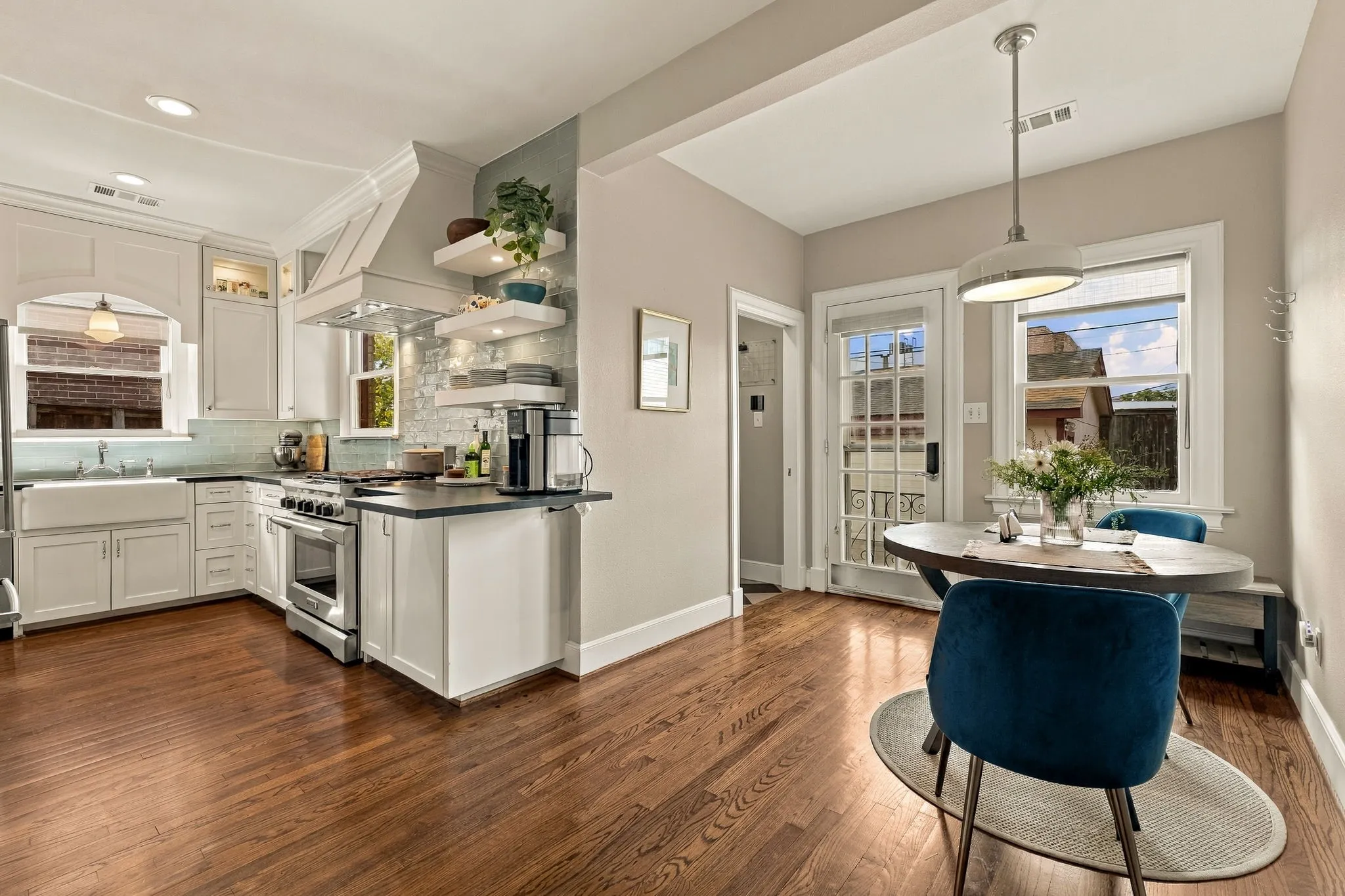 Single Family Residence For Sale in Dallas County , 6317 Bryan Parkway, Dallas, Texas 75214, 4 Bedroom, 3 Bathroom, 2 Garage spaces, 2,443 Sqft, built in 1923, mls#21389352, Real Estate Agent in Dallas, Homes For Sale in Dallas county, Homes For Sale in Dallas, Realtor in Dallas Texas, Real Estate Brokerage Independent Realty Texas, Luminita Cordes Realtor