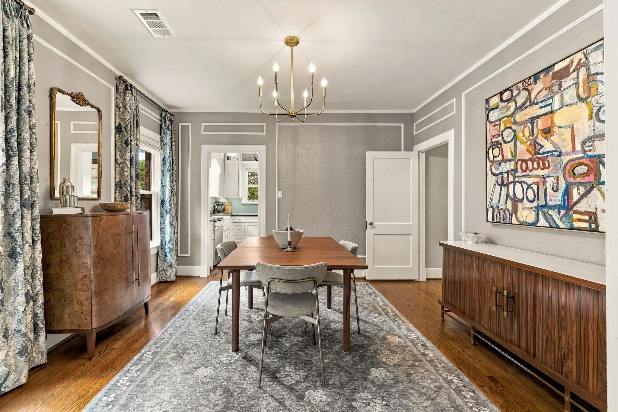 Single Family Residence For Sale in Dallas County , 6317 Bryan Parkway, Dallas, Texas 75214, 4 Bedroom, 3 Bathroom, 2 Garage spaces, 2,443 Sqft, built in 1923, mls#21389352, Real Estate Agent in Dallas, Homes For Sale in Dallas county, Homes For Sale in Dallas, Realtor in Dallas Texas, Real Estate Brokerage Independent Realty Texas, Luminita Cordes Realtor
