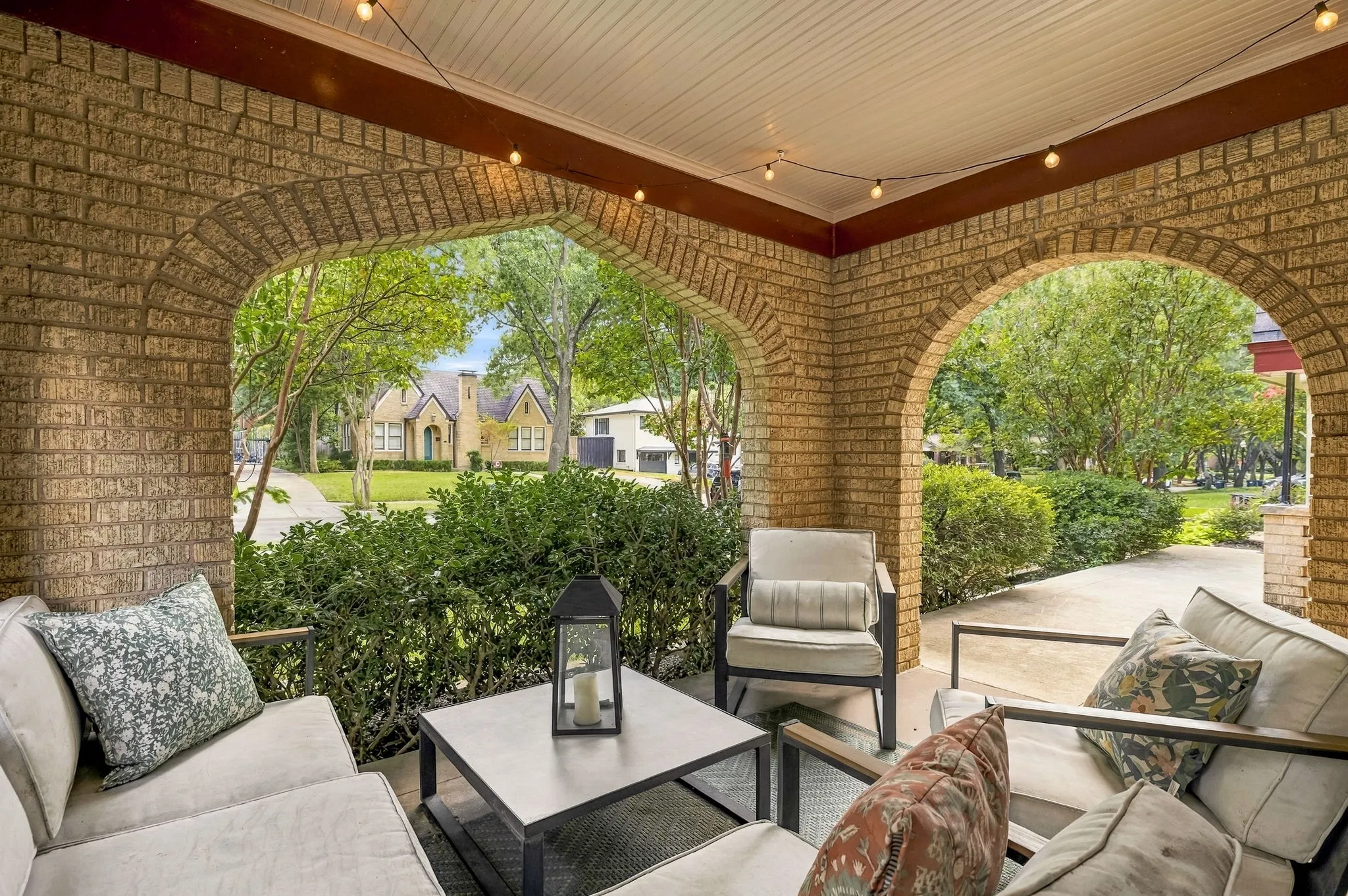 Single Family Residence For Sale in Dallas County , 6317 Bryan Parkway, Dallas, Texas 75214, 4 Bedroom, 3 Bathroom, 2 Garage spaces, 2,443 Sqft, built in 1923, mls#21389352, Real Estate Agent in Dallas, Homes For Sale in Dallas county, Homes For Sale in Dallas, Realtor in Dallas Texas, Real Estate Brokerage Independent Realty Texas, Luminita Cordes Realtor