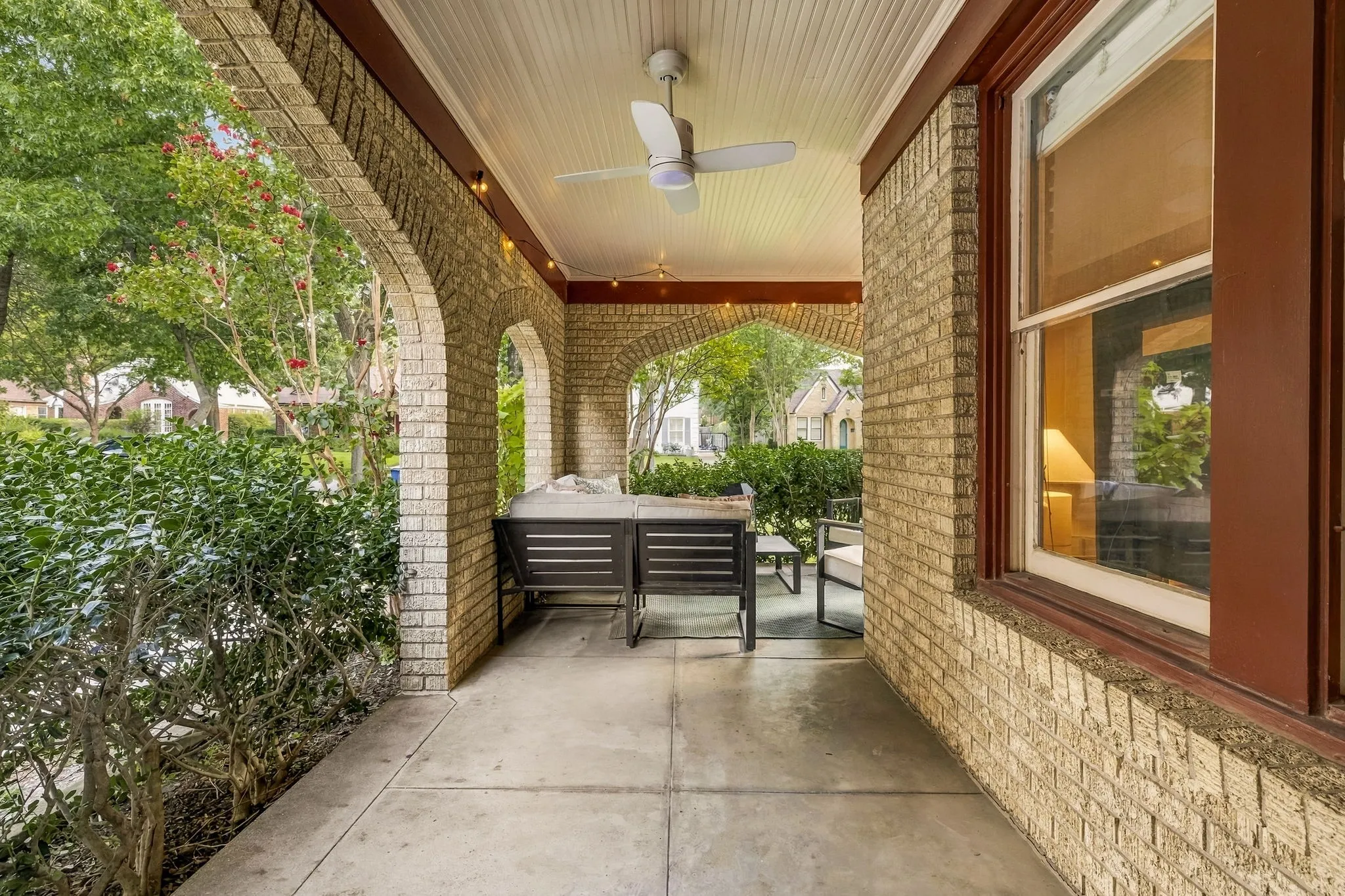 Single Family Residence For Sale in Dallas County , 6317 Bryan Parkway, Dallas, Texas 75214, 4 Bedroom, 3 Bathroom, 2 Garage spaces, 2,443 Sqft, built in 1923, mls#21389352, Real Estate Agent in Dallas, Homes For Sale in Dallas county, Homes For Sale in Dallas, Realtor in Dallas Texas, Real Estate Brokerage Independent Realty Texas, Luminita Cordes Realtor