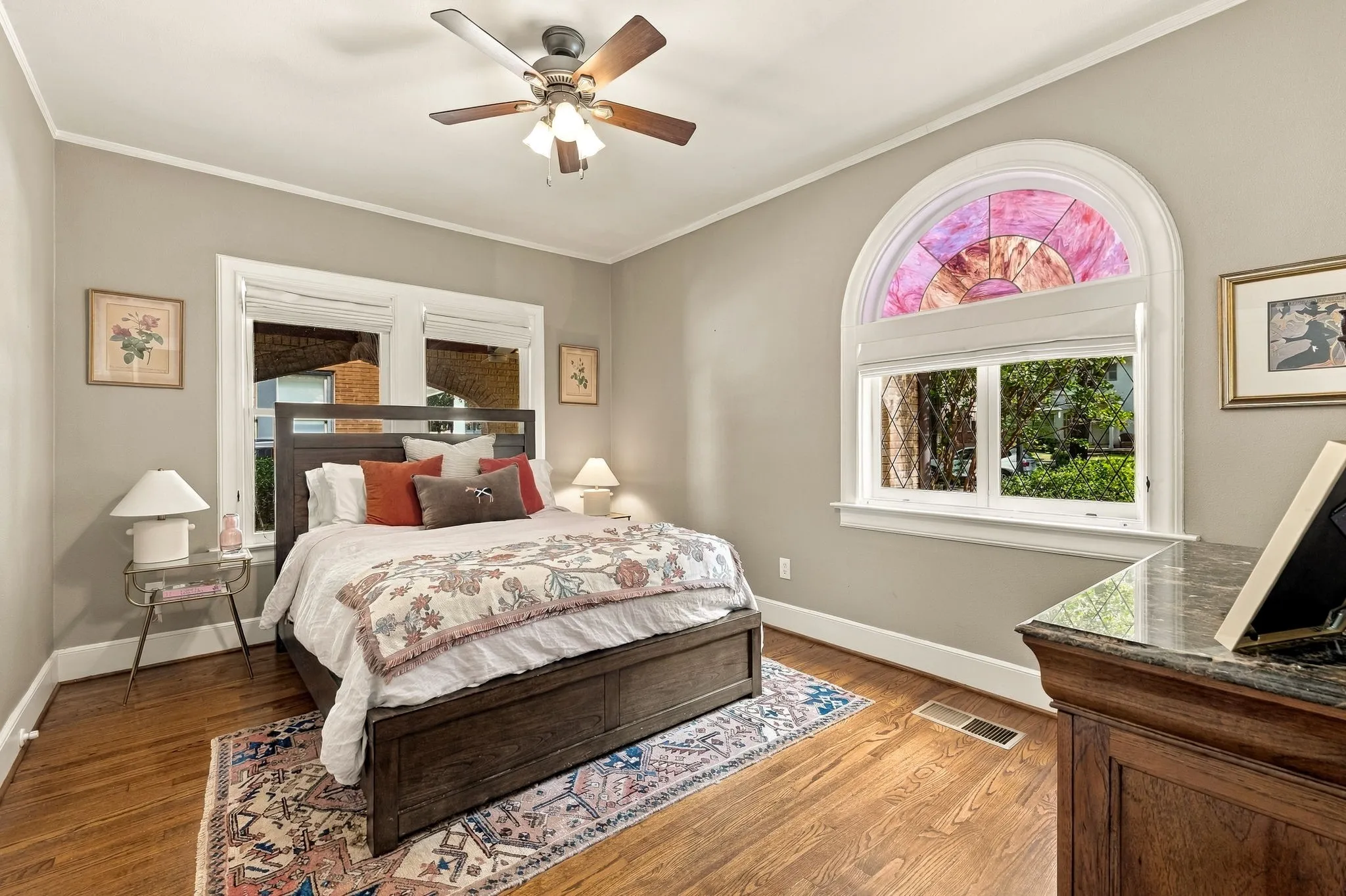 Single Family Residence For Sale in Dallas County , 6317 Bryan Parkway, Dallas, Texas 75214, 4 Bedroom, 3 Bathroom, 2 Garage spaces, 2,443 Sqft, built in 1923, mls#21389352, Real Estate Agent in Dallas, Homes For Sale in Dallas county, Homes For Sale in Dallas, Realtor in Dallas Texas, Real Estate Brokerage Independent Realty Texas, Luminita Cordes Realtor