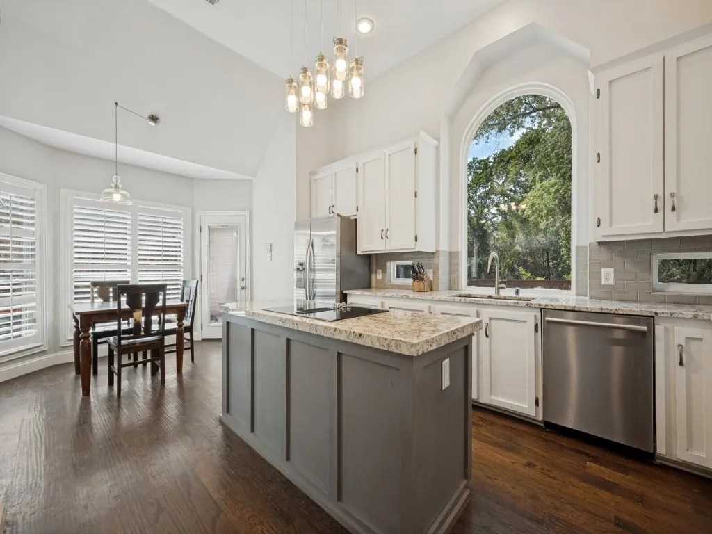 Single Family Residence For Sale in Denton County , 2829 Aberdeen Drive, Flower Mound, Texas 75022, 4 Bedroom, 3 Bathroom, 2 Garage spaces, 2,815 Sqft, built in 1993, mls#21391460, Real Estate Agent in Flower Mound, Homes For Sale in Denton county, Homes For Sale in Flower Mound, Realtor in Flower Mound Texas, Real Estate Brokerage Independent Realty Texas, Luminita Cordes Realtor