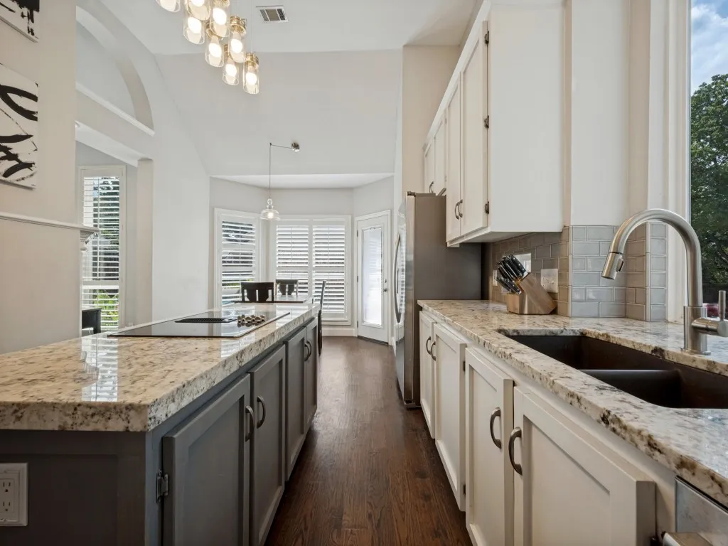 Single Family Residence For Sale in Denton County , 2829 Aberdeen Drive, Flower Mound, Texas 75022, 4 Bedroom, 3 Bathroom, 2 Garage spaces, 2,815 Sqft, built in 1993, mls#21391460, Real Estate Agent in Flower Mound, Homes For Sale in Denton county, Homes For Sale in Flower Mound, Realtor in Flower Mound Texas, Real Estate Brokerage Independent Realty Texas, Luminita Cordes Realtor