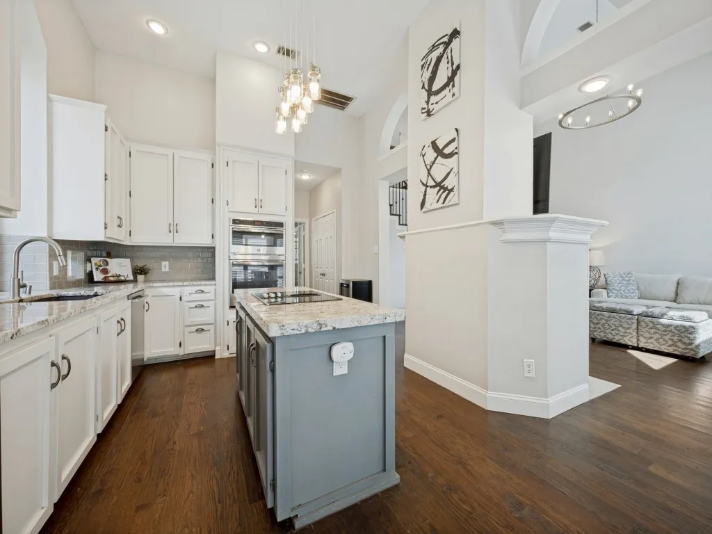 Single Family Residence For Sale in Denton County , 2829 Aberdeen Drive, Flower Mound, Texas 75022, 4 Bedroom, 3 Bathroom, 2 Garage spaces, 2,815 Sqft, built in 1993, mls#21391460, Real Estate Agent in Flower Mound, Homes For Sale in Denton county, Homes For Sale in Flower Mound, Realtor in Flower Mound Texas, Real Estate Brokerage Independent Realty Texas, Luminita Cordes Realtor