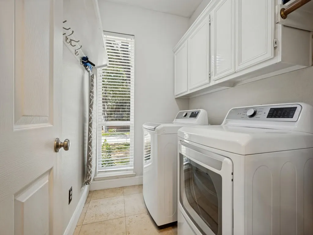 Single Family Residence For Sale in Denton County , 2829 Aberdeen Drive, Flower Mound, Texas 75022, 4 Bedroom, 3 Bathroom, 2 Garage spaces, 2,815 Sqft, built in 1993, mls#21391460, Real Estate Agent in Flower Mound, Homes For Sale in Denton county, Homes For Sale in Flower Mound, Realtor in Flower Mound Texas, Real Estate Brokerage Independent Realty Texas, Luminita Cordes Realtor