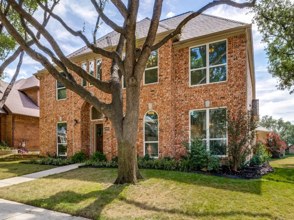 Single Family Residence For Sale in Denton County , 2829 Aberdeen Drive, Flower Mound, Texas 75022, 4 Bedroom, 3 Bathroom, 2 Garage spaces, 2,815 Sqft, built in 1993, mls#21391460, Real Estate Agent in Flower Mound, Homes For Sale in Denton county, Homes For Sale in Flower Mound, Realtor in Flower Mound Texas, Real Estate Brokerage Independent Realty Texas, Luminita Cordes Realtor