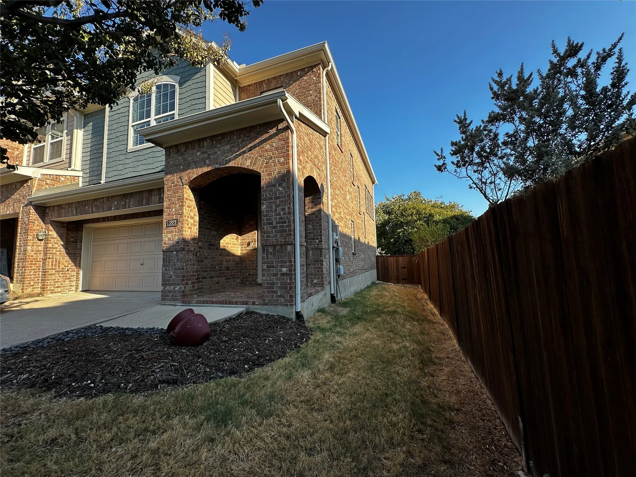 Townhouse For Sale in Dallas County , 3821 Marcillia Circle, Irving, Texas 75038, 2 Bedroom, 3 Bathroom, 2 Garage spaces, 1,565 Sqft, built in 2009, mls#21392520, Real Estate Agent in Irving, Homes For Sale in Dallas county, Homes For Sale in Irving, Realtor in Irving Texas, Real Estate Brokerage Independent Realty Texas, Luminita Cordes Realtor